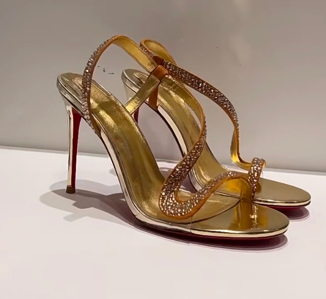 NO:100511,High-end customization 2025 spring and summer diamond classic series!  H10Cm, size 34-42. Customized model, no return or exchange. 9050-Gold background gold imitation diamond, gold sheepskin, gradient leather. Official website synchronization Standard European code Reference:9050- Color:gold/glod Material:strass Lining:goat leather Heel height:10Cm Sole:leather sole Size:EUR 34-42 (US 4-11):,,christian louboutin,sheepskin19860909高端订制 2025春夏钻石精典款系列！ H10Cm,尺码34-42码. 订制款,不退不换.9050－金底色金仿奥钻,金羊皮里,渐变皮.官网同步 标准欧码 Reference:9050- Color:gold/glod Material:strass Lining:goat leather Heel heigh:10Cm Sole:leather sole Size:EUR 34－42（US 4一11) :,,christian louboutin,sheepskin,Women's Shoes