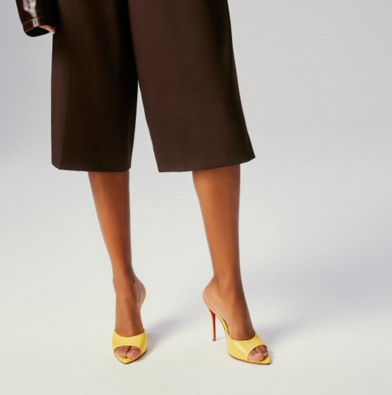 NO:100768,High-end customization 2025 spring and summer classic series!  H10Cm, size 34-42. Genuine leather large sole, custom-made models are not returned or exchanged. L571-001. Pearl yellow cowhide. Pearl yellow sheepskin. Standard European code Official website picture Reference:L571-001 Color:yellow/yellow Material:patent leather Lining:goat leather Heel height:10cm Sole:leather sole Size:EUR 34-42 (US 4-11):,,christian louboutin,cowhide,sheepskin,Leather soles19860909高端订制 2025春夏精典款系列！ H10Cm,尺码34-42码. 真皮大底,订制款不退不换.L571-001.珠光黄牛皮.珠光黄羊皮里. 标准欧码 官网图 Reference:L571-001 Color:yellow/yellow Material:patent leather Lining:goat leather Heel heigh:10cm Sole:leather sole Size:EUR 34－42（US 4一11) :,,christian louboutin,cowhide,sheepskin,Leather soles,Women's Shoes