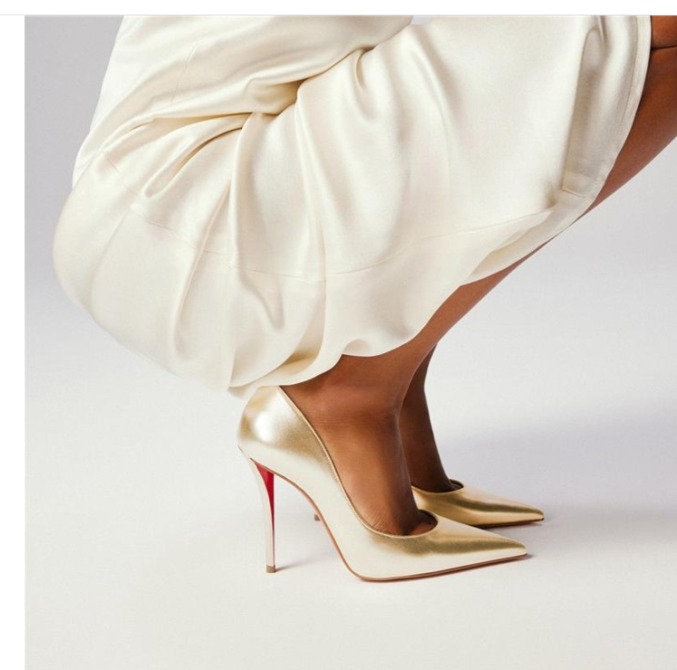 NO:100752,High-end customization 2025 spring and summer classic series! H10Cm, size 34-42. Genuine leather large sole, custom-made models are not returned or exchanged. Q18-001. Light gold metal leather. Light gold metal sheepskin. Ai Biao. Official website picture Standard European code Reference:Q18-001 Color:gold/gold Material:cowhide Lining:goat leather Heel height:10cm Sole:leather sole Size:EUR 34-42 (US 4-11):,,christian louboutin,sheepskin,Leather soles19860909高端订制 2025春夏精典款系列！ H10Cm,尺码34-42码. 真皮大底,订制款不退不换.Q18-001.浅金金属皮.浅金金属羊皮里.愛标.官网图 标准欧码 Reference:Q18-001 Color:gold/gold Material:cowhide Lining:goat leather Heel heigh:10cm Sole:leather sole Size:EUR 34－42（US 4一11) :,,christian louboutin,sheepskin,Leather soles,Women's Shoes