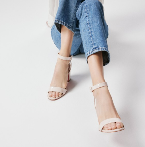 NO:100772,High-end customization 2025 spring and summer classic series! H8.5Cm, size 34-42. Customized without return or replacement official website synchronization. L39151.Shallow apricot, shallow apricot sheepskin car footrest. Standard European code Reference:L39151 Color:nude/nude Material:patent leather Lining:goat leather Heel height:8.5Cm Sole:leather sole Size:EU 34-42 (US 4-11):,,christian louboutin,sheepskin19860909高端订制 2025春夏精典款系列！ H8.5Cm,尺码34-42码.订制不退不换官网同步.L39151.淺杏柒皮,浅杏羊皮里车垫脚. 标准欧码 Reference:L39151 Color:nude/nude Material:patent leathrt Lining:goat leather Heel heigh:8.5Cm Sole:leather sole Size:EU 34－42（US 4一11) :,,christian louboutin,sheepskin,Women's Shoes