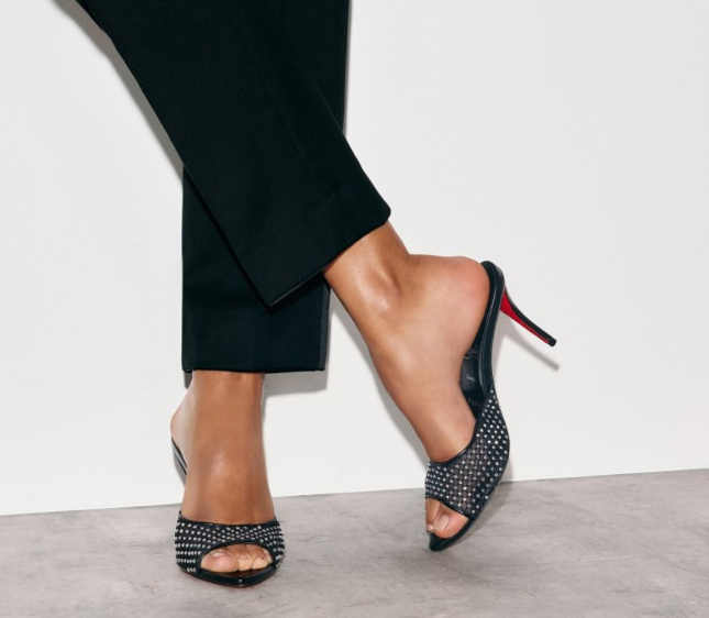 NO:100775,High-end customization 2025 spring and summer classic series!  H8Cm, size 34-42. Genuine leather large sole, custom-made models are not refundable or exchanged. L572-001. Black cowhide. Ensemble. White imitation diamond. Standard European code Reference:L572-001 Color:black/black Material:cowhide Lining:goat leather Heel height:8cm Sole:leather sole Size:EUR 34-42 (US 4-11):,,christian louboutin,cowhide,Leather soles19860909高端订制 2025春夏精典款系列！ H8Cm,尺码34-42码. 真皮大底,订制款不退不换.L572-001.黑色牛皮.恩色网.白色仿奥钻. 标准欧码 Reference:L572-001 Color:black/black Material:cowhide Lining:goat leather Heel heigh:8cm Sole:leather sole Size:EUR 34－42（US 4一11) :,,christian louboutin,cowhide,Leather soles,Women's Shoes