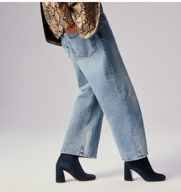 NO:337524,High-end customized autumn and winter boot series!  H8.5Cm, size 35-42. Private mold trademark zipper, 319-15. Navy blue deer leather. Official website synchronization. Standard European code Reference:319-15 Color:blue Material:veau velours Lining:goat leather Heel height:10Cm Sole:leather sole Size:EUR 35-42 (US 4-11):,,christian louboutin,boots19860909高端订制 秋冬靴系列！ H8.5Cm,尺码35-42码.私模商标拉链,319-15.藏青色鹿皮.官网同步. 标准欧码 Reference:319-15 Color:blue Material:veau velours Lining:goat leather Heel heigh:10Cm Sole:leather sole Size:EUR 35－42（US 4一11) :,,christian louboutin,boots,Women's Shoes