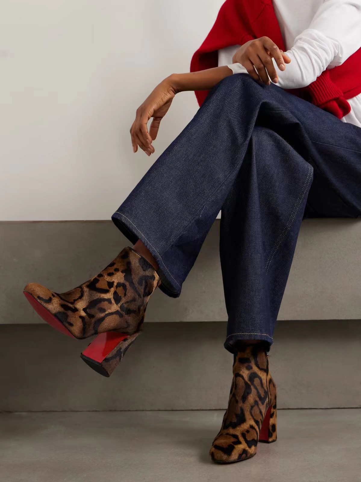 NO:552532,High-end customized autumn and winter boots series!  H8.5Cm, size 35-42. Private model trademark zipper, 319-15. Large pattern graffiti horse fur. One piece of leather for each foot. Standard European code Reference:319-15 Color:multi Material:veau velours Lining:goat leather Heel heigh:10Cm Sole:leather sole Size:EUR 35-42 (US 4-11):,,christian louboutin,boots19860909高端订制 秋冬靴系列！ H8.5Cm,尺码35-42码.私模商标拉链,319-15.大纹涂鸦马毛皮.一只脚一块皮 标准欧码 Reference:319-15 Color:multi Material:veau velours Lining:goat leather Heel heigh:10Cm Sole:leather sole Size:EUR 35－42（US 4一11) :,,christian louboutin,boots,Women's Shoes