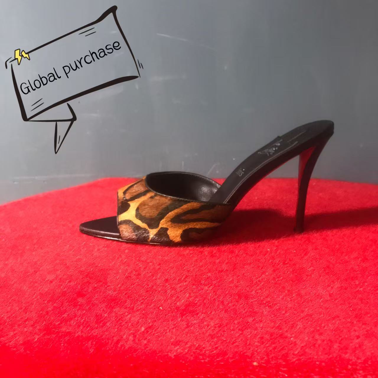 NO:574046,High-end customized autumn and winter horse hair classic series!  H10Cm, size 34-42. Genuine leather outsole, customized models are non-returnable and non-exchangeable. L57-001. Large leopard print horse fur. Black sheepskin lining. Note that the horse hair left and right foot prints do not match. Shedding is normal. Standard European size. Official website picture Reference: L57-001 Color: multi/black Material: horse hair leather Lining: goat leather Heel height: 10cm Sole: leather sole Size: EUR  34-42 (US 4-11):,,christian louboutin,sheepskin,Leather soles19860909高端订制 秋冬马毛精典款系列！ H10Cm,尺码34-42码.真皮大底,订制款不退不换.L57-001.大豹纹马毛皮.黑羊皮里 注意马毛左右脚纹不配对.掉毛正常现象 标准欧码 官网图 Reference:L57-001 Color:multi/black Material:horse hair leather Lining:goat leather Heel heigh:10cm Sole:leather sole Size:EUR 34－42（US 4一11) :,,christian louboutin,sheepskin,Leather soles,Women's Shoes