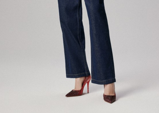 NO:574051,High-end customized autumn and winter classic series! H10Cm, size 34-42. Genuine leather outsole, customized models are non-returnable and non-exchangeable. Q18-003. Red bottom with gradient red imitation Austrian diamond. Red sheepskin lining. Love logo. Official website picture Standard European code Reference: Q18-003 Color: red/red Material: diamont Lining: goat leather Heel heigh: 10cm Sole: leather sole Size: EUR 34-42 (US 4-11):,,christian louboutin,sheepskin,Leather soles19860909高端订制 秋冬精典款系列！ H10Cm,尺码34-42码. 真皮大底,订制款不退不换.Q18-003.紅底渐变红彩仿奥钻.紅色羊皮里.愛标. 官网图 标准欧码 Reference:Q18-003 Color:red/red Material:diamont Lining:goat leather Heel heigh:10cm Sole:leather sole Size:EUR 34－42（US 4一11) :,,christian louboutin,sheepskin,Leather soles,Women's Shoes