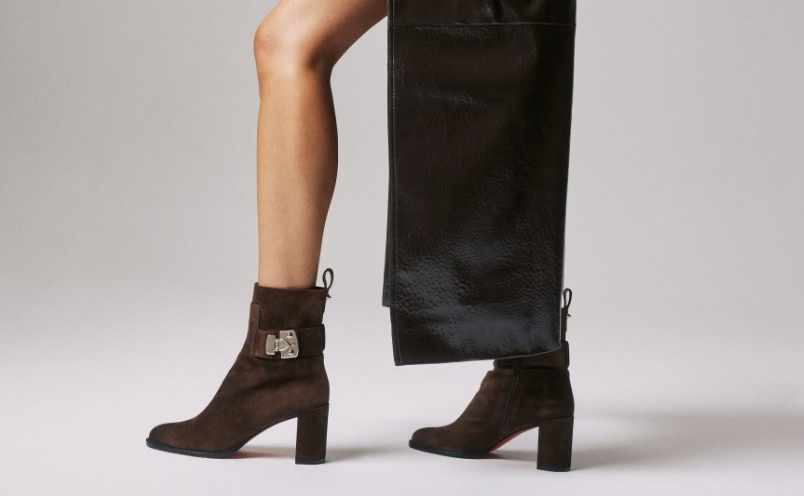 NO:663809,High-end customized autumn and winter boots series!  H8.5Cm, size 35-42. Leather extended outsole, layered leather heel. 319-17. Dark brown deerskin, private mold buckle. Official website picture (11-inch mid-boots) Standard European size. Reference: 319-17 Color: coffee Material: veau velours Lining: sheep leather Heel heigh: 8.5Cm Sole: leather sole Size: EUR 35-42 (US  4-11) :,,off white,christian louboutin,boots19860909高端订制 秋冬靴系列！ H8.5Cm,尺码35-42码.真皮延条大底,层皮跟.319－17.深咖啡色鹿皮,私模扣.官网图（11寸中靴） 标准欧码. Reference:319－17 Color:coffee Material:veau velours Lining:sheep leather Heel heigh:8.5Cm Sole:leather sole Size:EUR 35－42（US 4一11) :,,off white,christian louboutin,boots,Women's Shoes