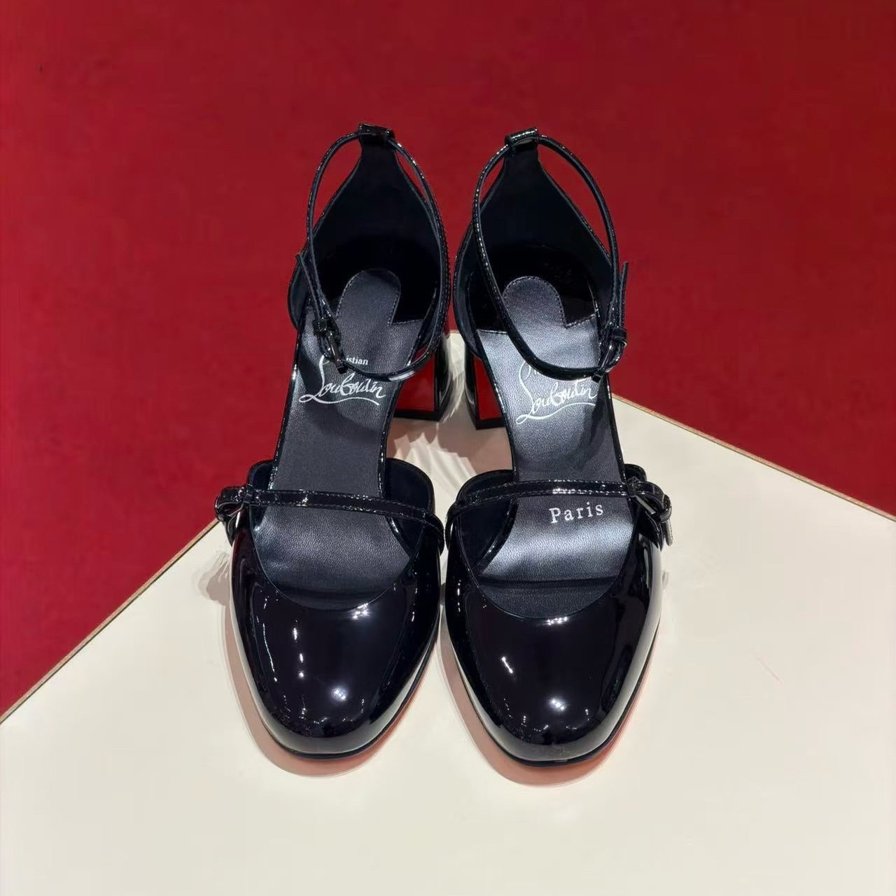 NO:774051,High-end customized 2026 spring and summer classic series!  H5.5Cm size 34-43. Genuine leather outsole 44021-. Black seven leather, black sheepskin lining. Outsole trademark buckle. Official website synchronization Standard European code Reference: 44021- Color: black/black Material: patent Lining: red goat leather Heel heigh: 5.5Cm Sole: leather sole Size: EU 34-43 (US 4-11):,, christian  louboutin,sheepskin,leather soles19860909高端订制 2026春夏精典款系列！ H5.5Cm尺码34-43码.真皮大底 44021－.黑色柒皮,黑色羊皮里.大底商标扣.官网同步 标准欧码 Reference:44021- Color:black/black Material:patent Lining:red goat leather Heel heigh:5.5Cm Sole:leather sole Size:EU 34－43（US 4一11) :,,christian louboutin,sheepskin,Leather soles,Women's Shoes