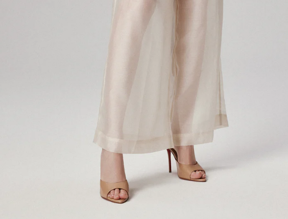 NO:774095,High-end customized 2026 spring and summer classic series!  H8Cm, size 34-42. Genuine leather outsole, customized models are non-returnable and non-exchangeable. L572-001, dark nude cowhide. Dark nude sheepskin lining. Bronze metal leather heel. Standard European size Reference: L572-001 Color: black/black Material: cowhide leather Lining: goat leather Heel heigh: 8cm Sole: leather sole Size: EUR 34-42 (US 4-11)  :,,christian louboutin,cowhide,sheepskin,Leather soles19860909高端订制 2026春夏精典款系列！ H8Cm,尺码34-42码. 真皮大底,订制款不退不换.L572-001,深裸色牛皮.深裸羊皮里.古铜色金属皮跟 标准欧码 Reference:L572-001 Color:black/black Material:cowhide leather Lining:goat leather Heel heigh:8cm Sole:leather sole Size:EUR 34－42（US 4一11) :,,christian louboutin,cowhide,sheepskin,Leather soles,Women's Shoes