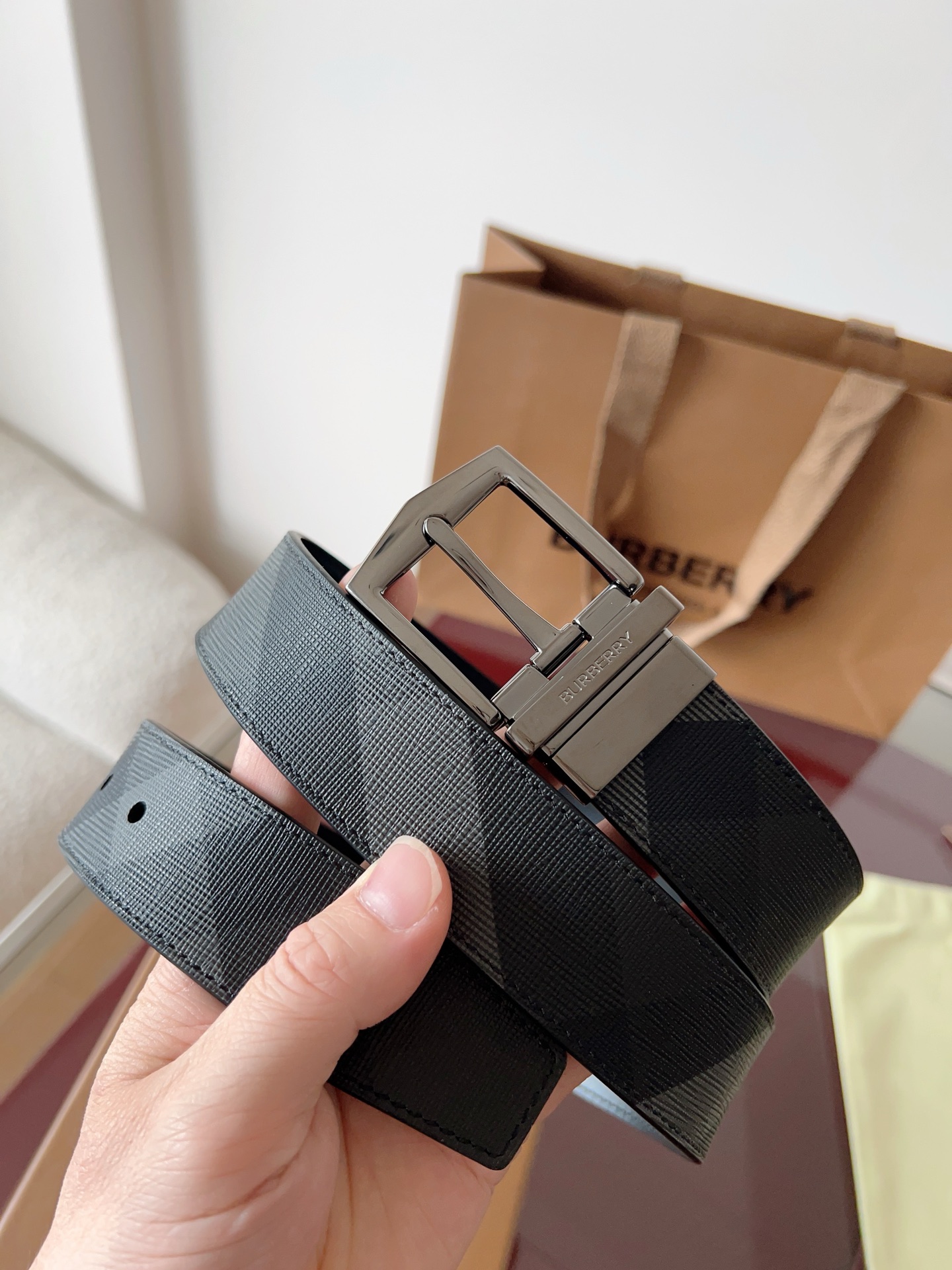 Burberry 博柏利英国原厂皮料灰色品质