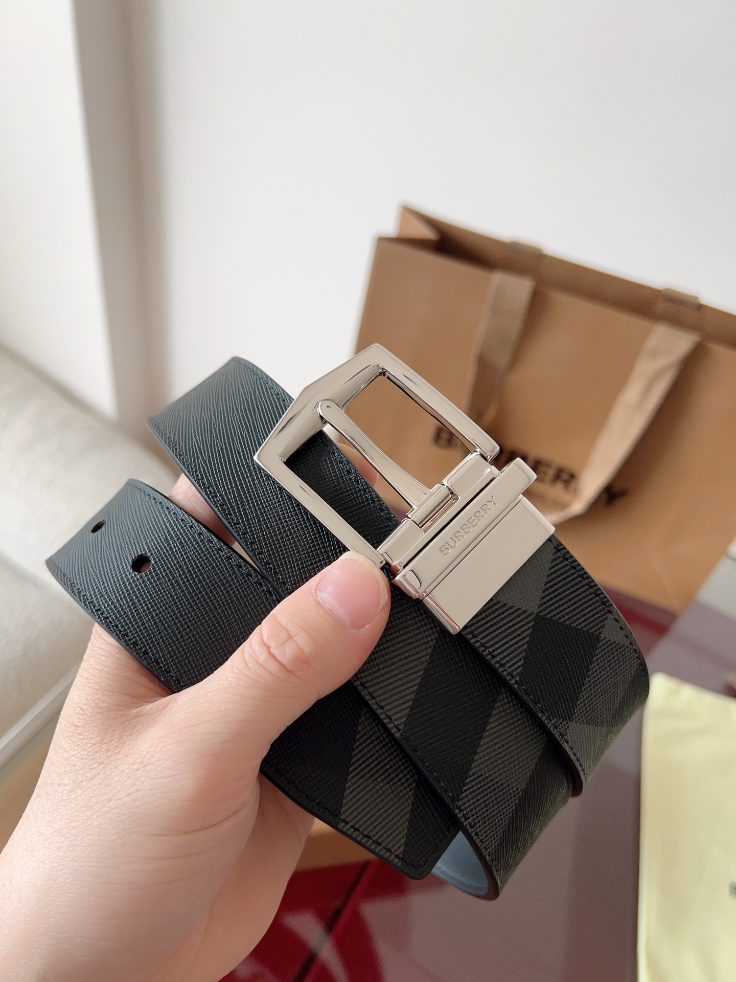 Burberry 皮料品质卓越