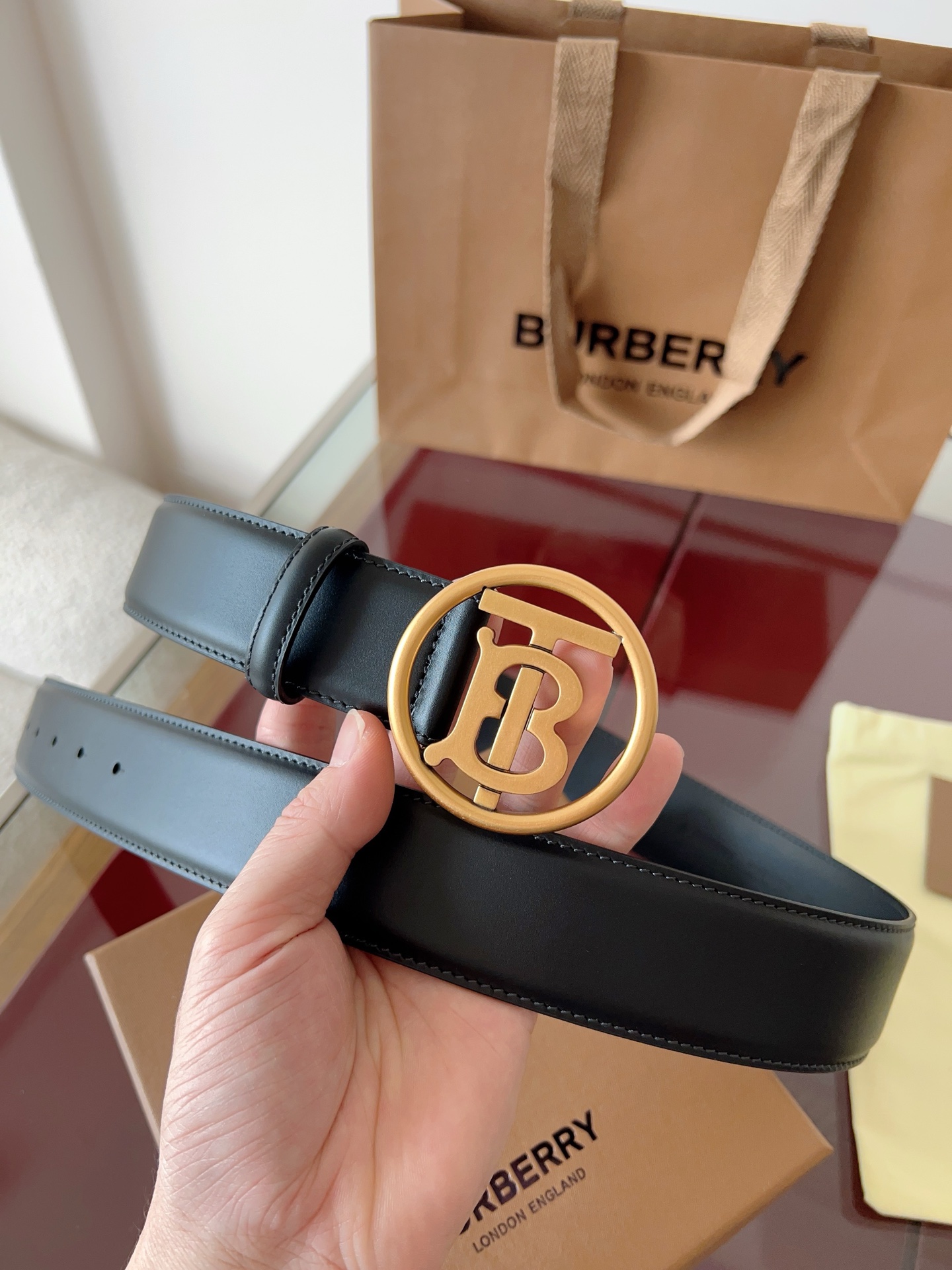 Burberry 博柏利英国原厂皮料黑色全皮