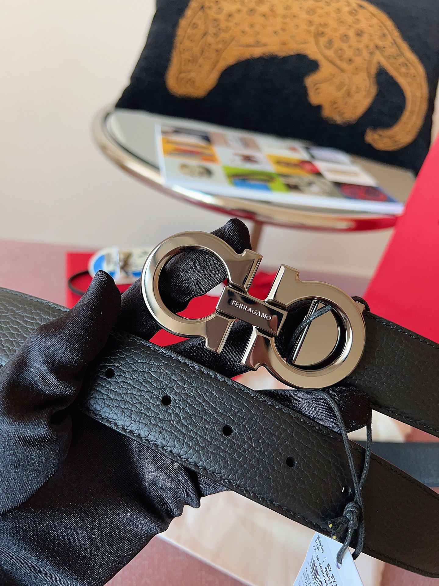 Ferragamo 菲拉格慕，代 五金-nfc芯片版3.5厘米 590¥