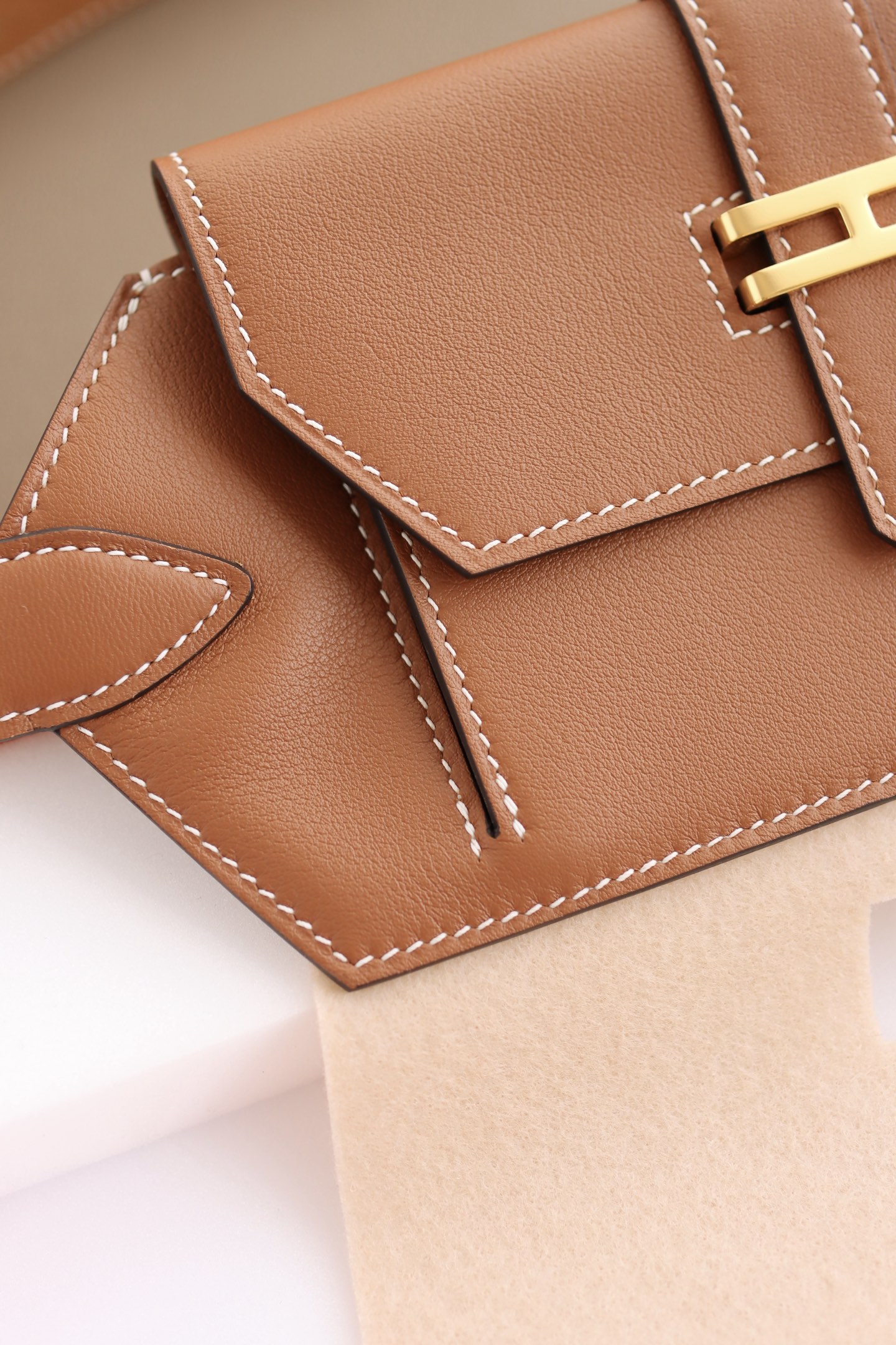 Hermès 宽 2.4cm · HERMES爱马仕 纯手工 Pocket 24～腰带/尺寸可以放入Max大号手机、口红 、证件、护照除了当～腰包也可以当斜挎～胸包来背/M号皮革大约是28—31吋