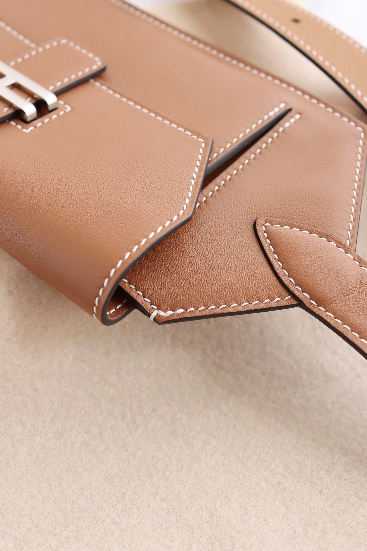 Hermès 宽 2.4cm · HERMES爱马仕 纯手工 Pocket 24～腰带/尺寸可以放入Max大号手机、口红 、证件、护照除了当～腰包也可以当斜挎～胸包来背/M号皮革大约是28—31吋
