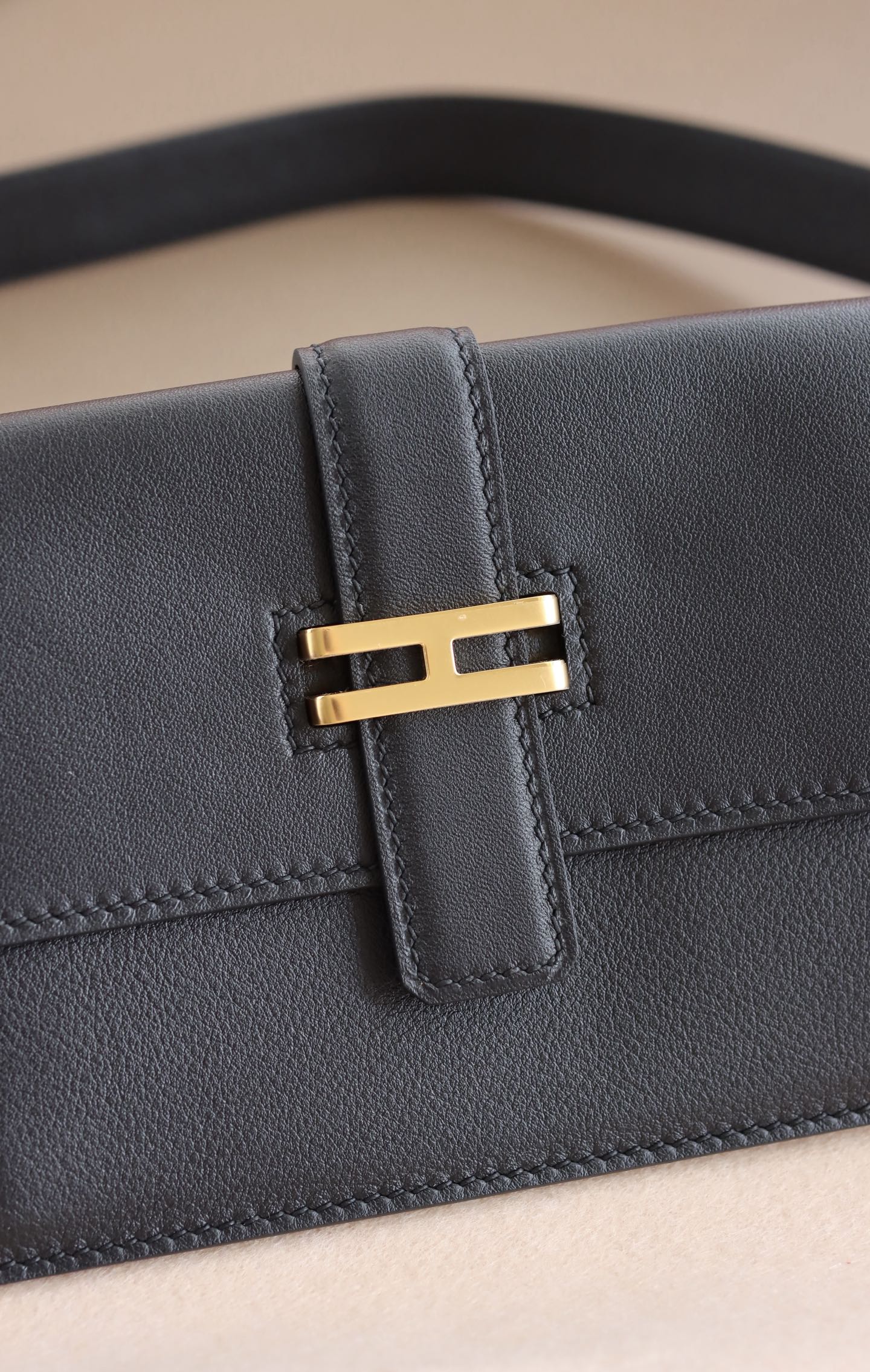 Hermès 宽 2.4cm · HERMES爱马仕 纯手工 Pocket 24～腰带/尺寸可以放入Max大号手机、口红 、证件、护照除了当～腰包也可以当斜挎～胸包来背/M号皮革大约是28—31吋