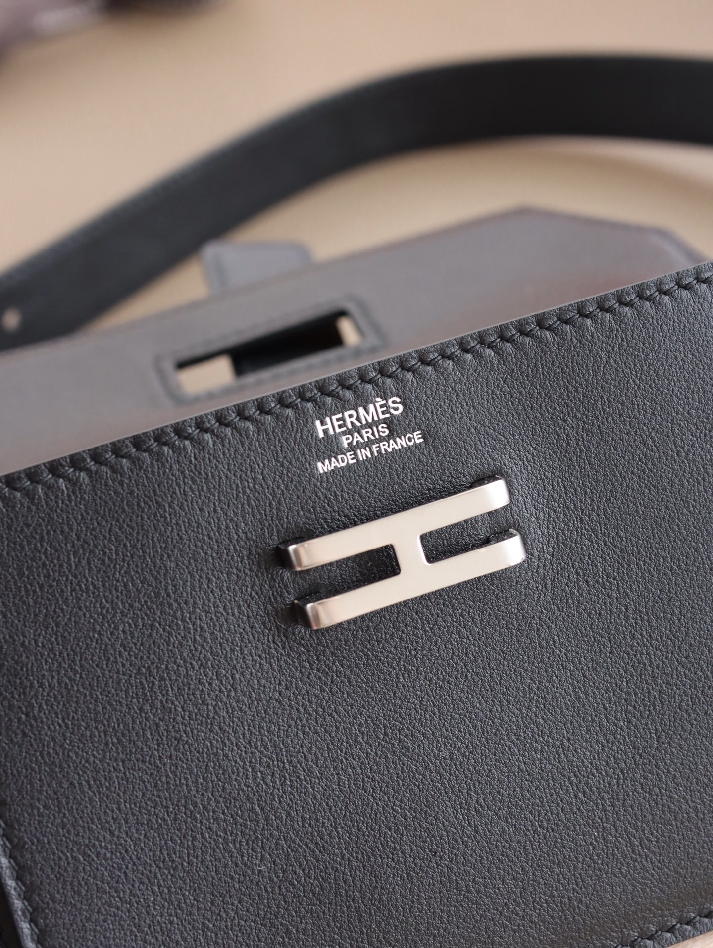 Hermès 宽 2.4cm · HERMES爱马仕 纯手工 Pocket 24～腰带/尺寸可以放入Max大号手机、口红 、证件、护照除了当～腰包也可以当斜挎～胸包来背/M号皮革大约是28—31吋