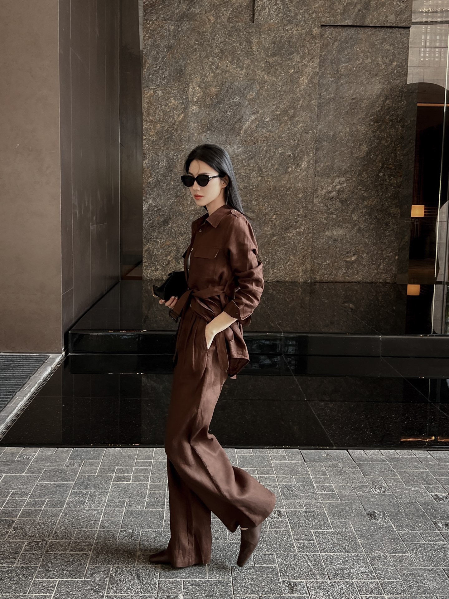 “High-End Women’s Fashion: Stylish Vintage Suit with Multi-Pocket Belts” - 图片 4