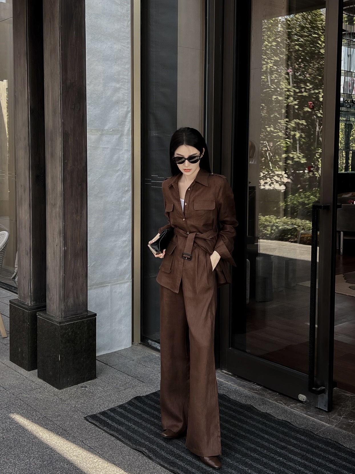 “High-End Women’s Fashion: Stylish Vintage Suit with Multi-Pocket Belts” - 图片 3