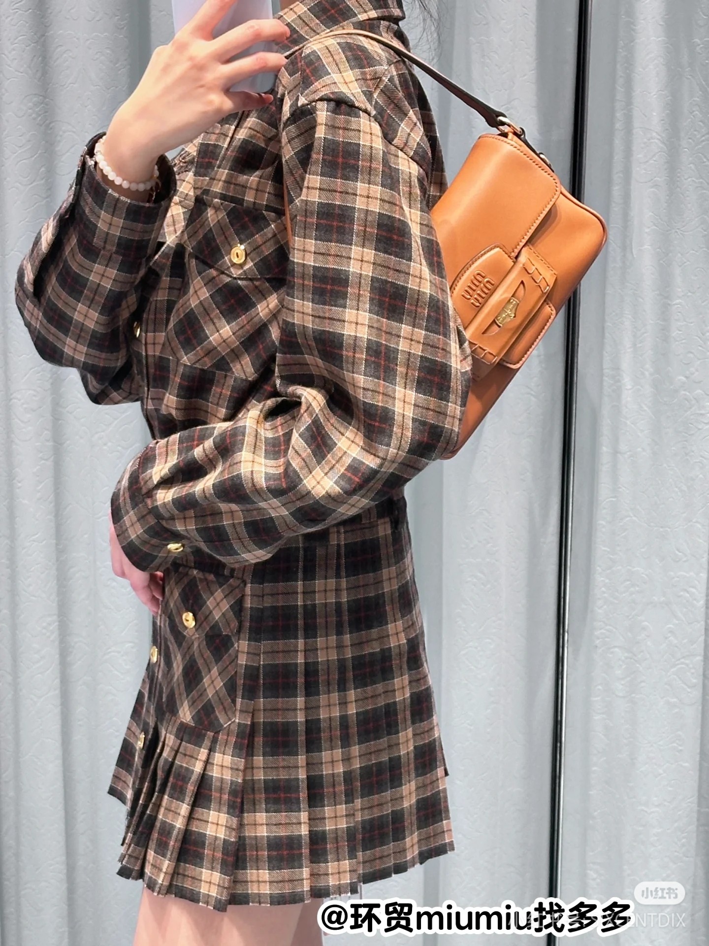 Miu Miu Product _db-qfmTdPb6gByzDU6OwJ2C_qVLqmY5R8UZil9Q