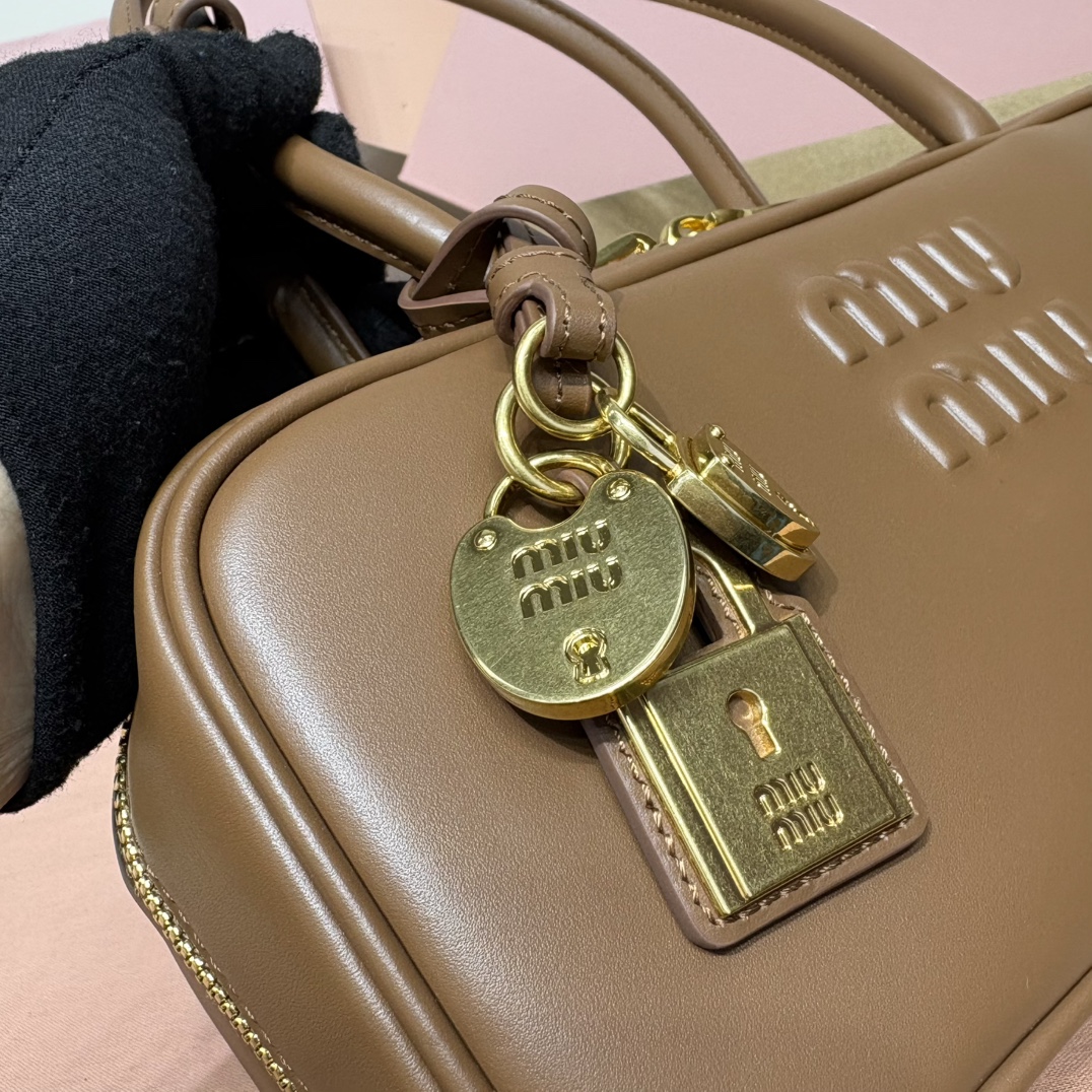Miu Miu 25The first new product 5BB173 cognac color small size details