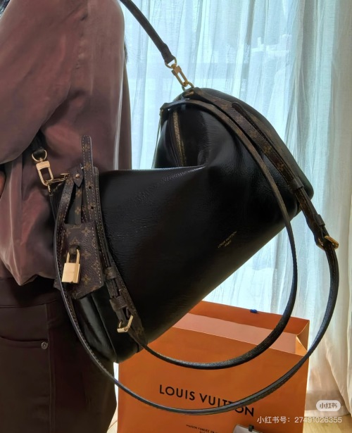 Louis Vuitton Monogram Empreinte Leather Vaugirard Bag M26359 1 Louis Vuitton Monogram Empreinte Leather Vaugirard Bag M26359