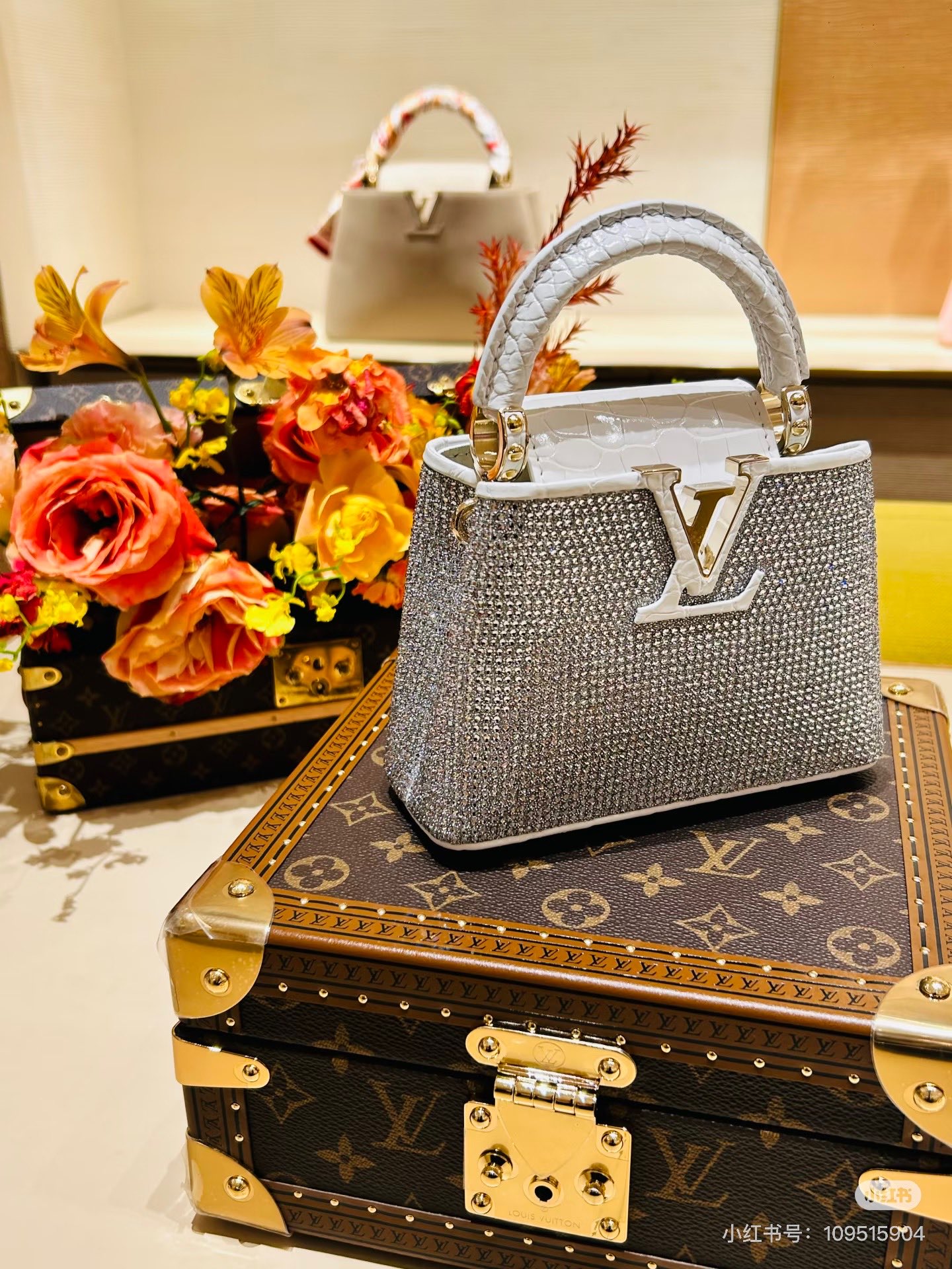 Louis Vuitton Classic Handcrafted Luxury Leather Shoulder Bag 7