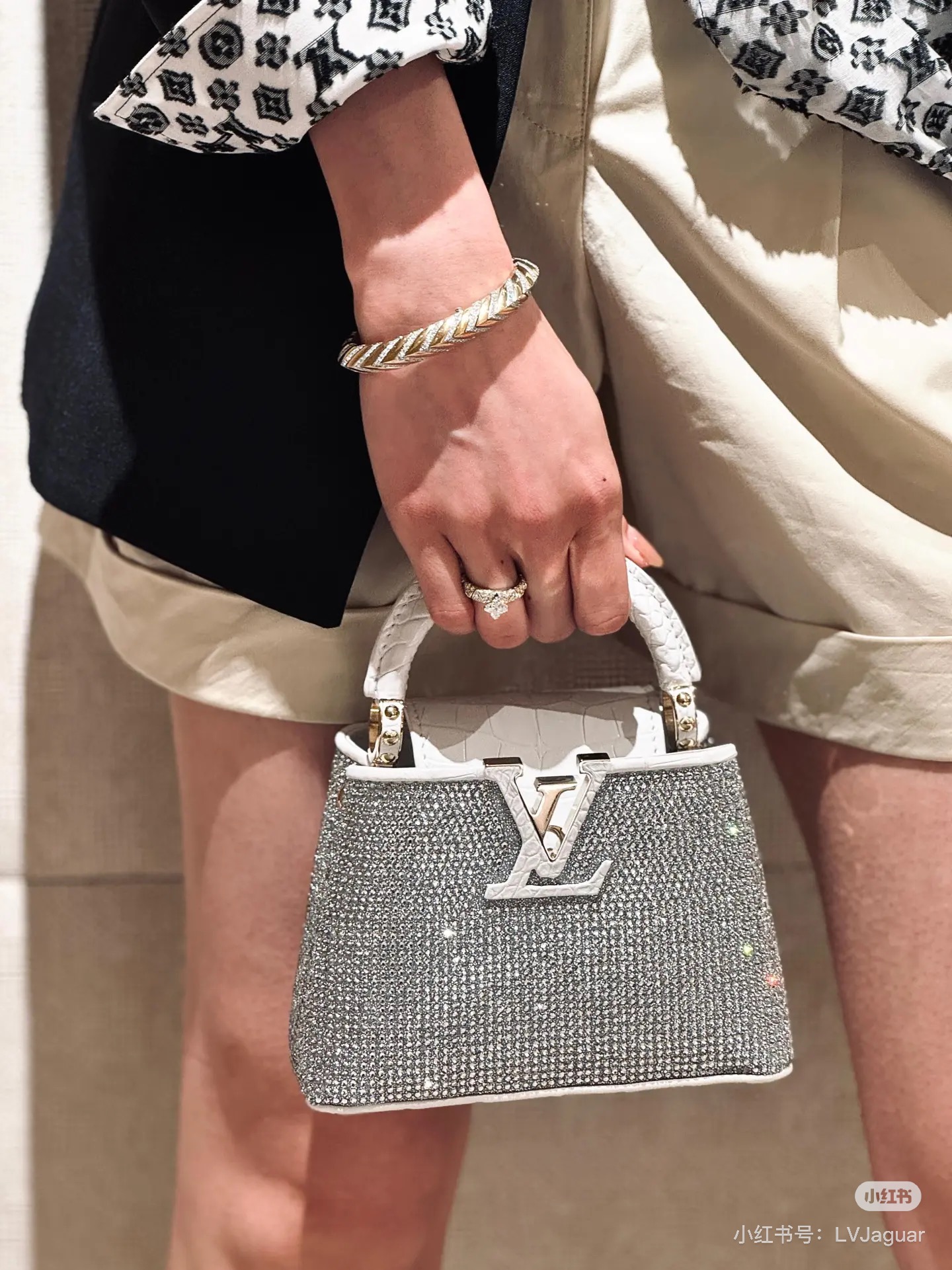 Louis Vuitton Classic Handcrafted Luxury Leather Shoulder Bag 5