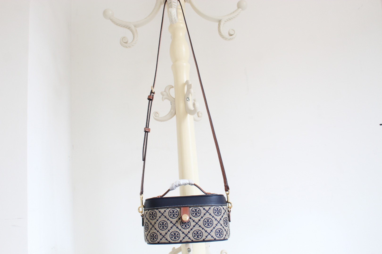 Tory Burch ～ToryBurch新款老花餐盒包 Tmonogram迷你化妆盒子包 配有可拆卸调节长肩带
