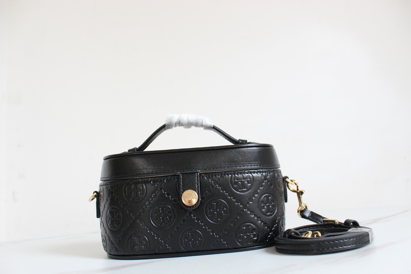 Tory Burch ～ToryBurch新款压纹餐盒包 Tmonogram迷你化妆盒子包 配有可拆卸调节长肩带