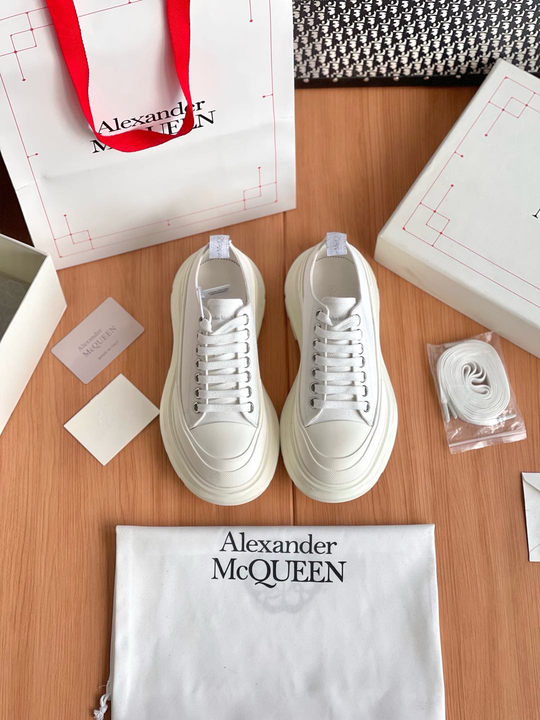 NO:174378,McQueen's cloth-side low-top full pair of shoes are purchased and developed. All customized materials are customized, exclusive mold opening sole, all details are shipped together, and even the packaging is the same as the genuine one. Size: Women's 35-40 Men's 39-45, casual shoes/sports shoes, alexander mcqueen, sneakers19860909麦昆布面低帮整双鞋子采购Zp开发打造,全部定制材料,独家开模大底,细节全部对版出货,连包装也做到跟正品一样.码数:女35-40 男39-45,休闲鞋/运动鞋,alexander mcqueen,sneakers,Women's Shoes
