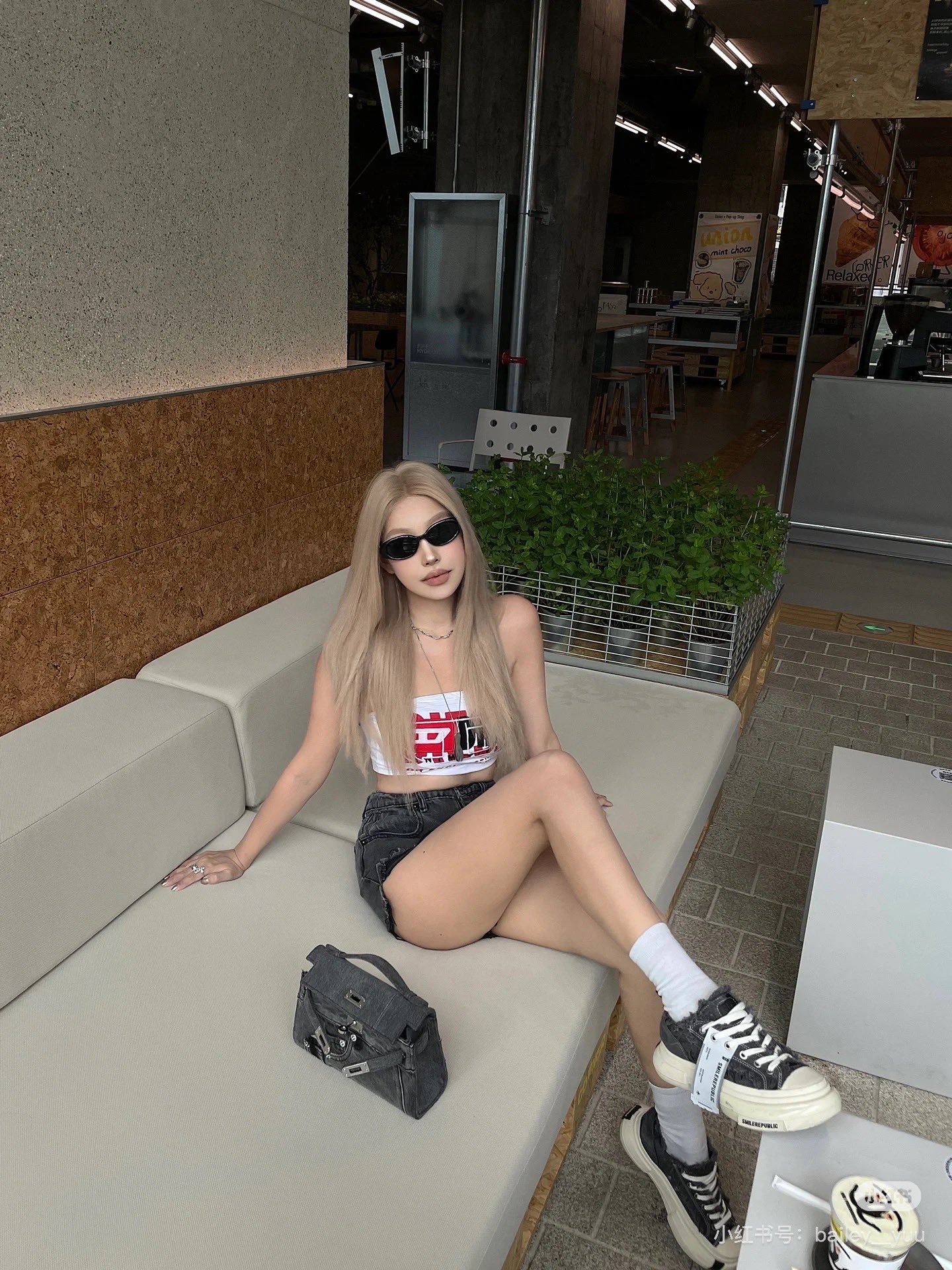 NO:238979,Model foot pictures, casual shoes/sports shoes, sneakers19860909模特上脚图,休闲鞋/运动鞋,sneakers,Women's Shoes