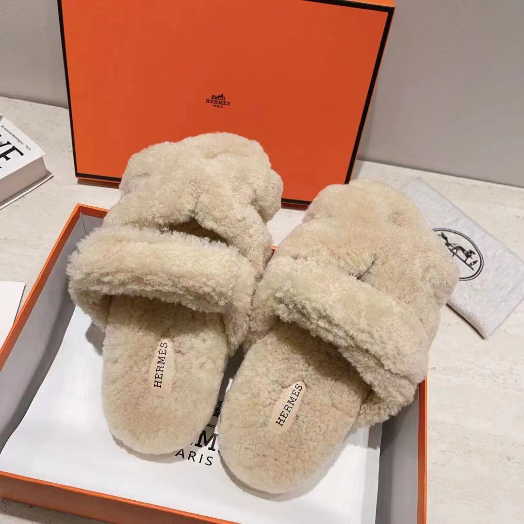 NO:348839,,HHERMES, the same style for men and women, the couple's second uncle shoes that have been popular recently - furry shoes, matched with various colorful socks, it is very fashionable. The upper imported mixed-bred sheepskin. Deer leather, imported mixed-bred sheepskin, outsole, Tpu non-slip wear-resistant, sizes for women 35-40, men 41-46, hermes, sheepskin, socks19860909,H家 HERMES 男女同款,最近火到不行的情侣款二舅鞋-毛毛鞋,搭配各种彩色袜子,潮爆了 鞋面进口混种羊皮.鹿皮 内里进口混种羊皮 大底Tpu防滑耐磨大底 码数女35一40,男41一46,,hermes,sheepskin,socks,Men's shoes