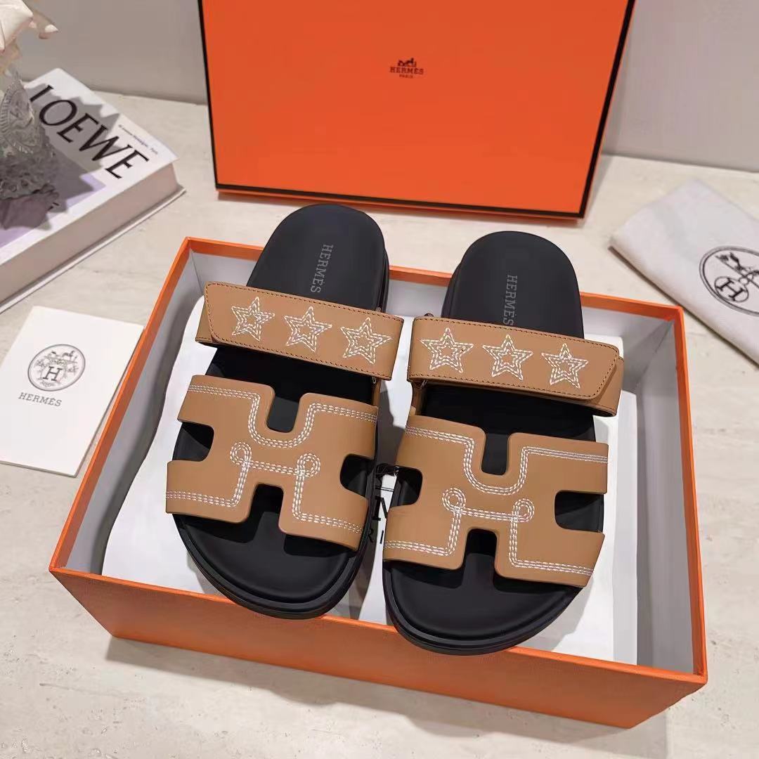 NO:237679,,HHHERMES, the same style for men and women, the couple's second uncle shoes that have been popular recently - Star embroidery style, matched with various colored socks, it is very fashionable. Imported mixed-bred sheepskin on the upper, imported mixed-bred sheepskin on the inner lining, outsole Tpu non-slip wear-resistant outsole sizes for women 35-40, men 41-46, slippers, hermes, slippers, sheepskin, socks19860909,H家 HERMES 男女同款,最近火到不行的情侣款二舅鞋-星星刺绣款,搭配各种彩色袜子,潮爆了 鞋面进口混种羊皮.鹿皮 内里进口混种羊皮 大底Tpu防滑耐磨大底 码数女35一40,男41一46,拖鞋,hermes,slippers,sheepskin,socks,Women's Shoes