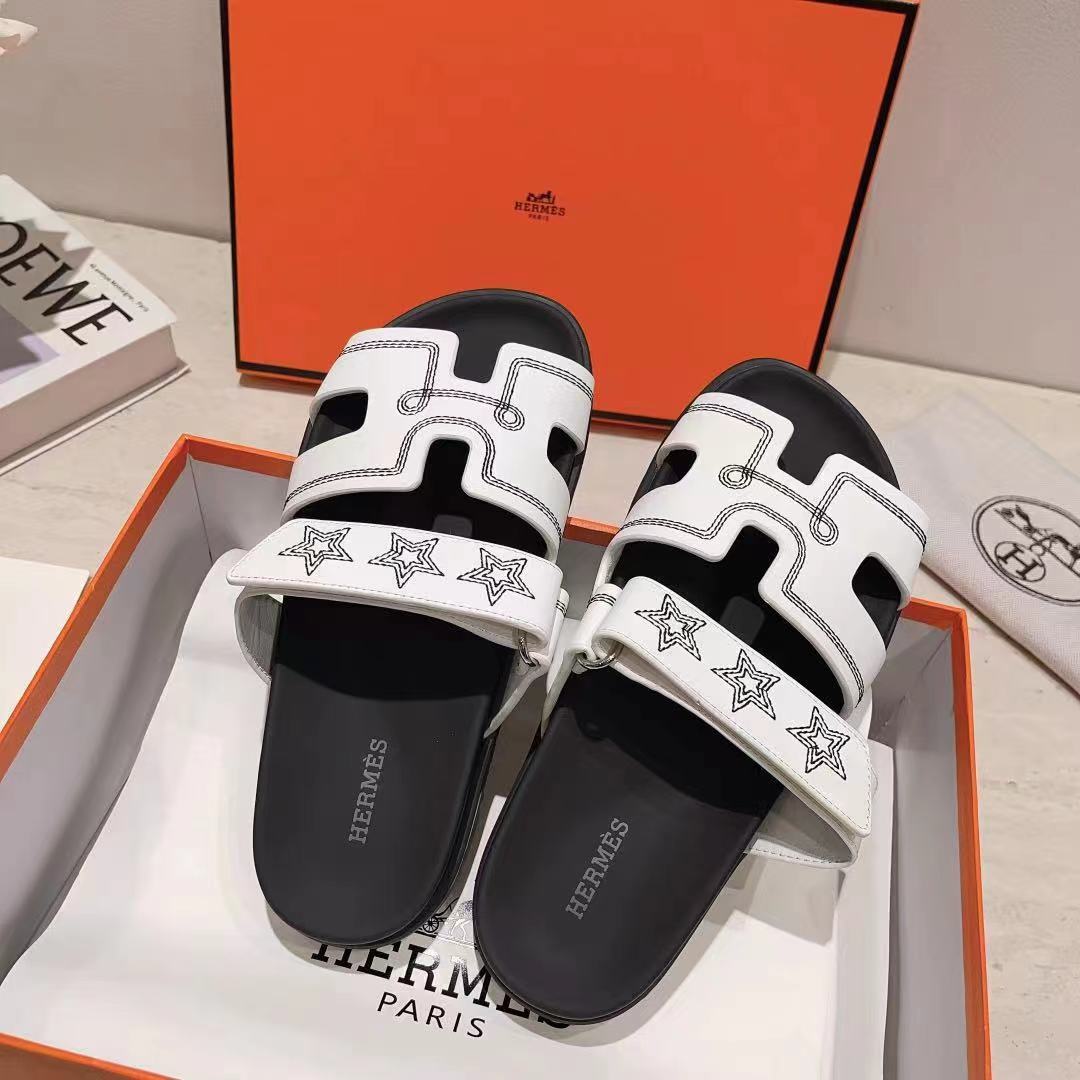 NO:237668,,HHHERMES, the same style for men and women, the couple's second uncle shoes that have been popular recently - Star embroidery style, matched with various colored socks, it is very fashionable. Imported mixed-bred sheepskin on the upper, imported mixed-bred sheepskin on the inner lining, outsole Tpu non-slip wear-resistant outsole sizes for women 35-40, men 41-46, slippers, hermes, slippers, sheepskin, socks19860909,H家 HERMES 男女同款,最近火到不行的情侣款二舅鞋-星星刺绣款,搭配各种彩色袜子,潮爆了 鞋面进口混种羊皮.鹿皮 内里进口混种羊皮 大底Tpu防滑耐磨大底 码数女35一40,男41一46,拖鞋,hermes,slippers,sheepskin,socks,Women's Shoes