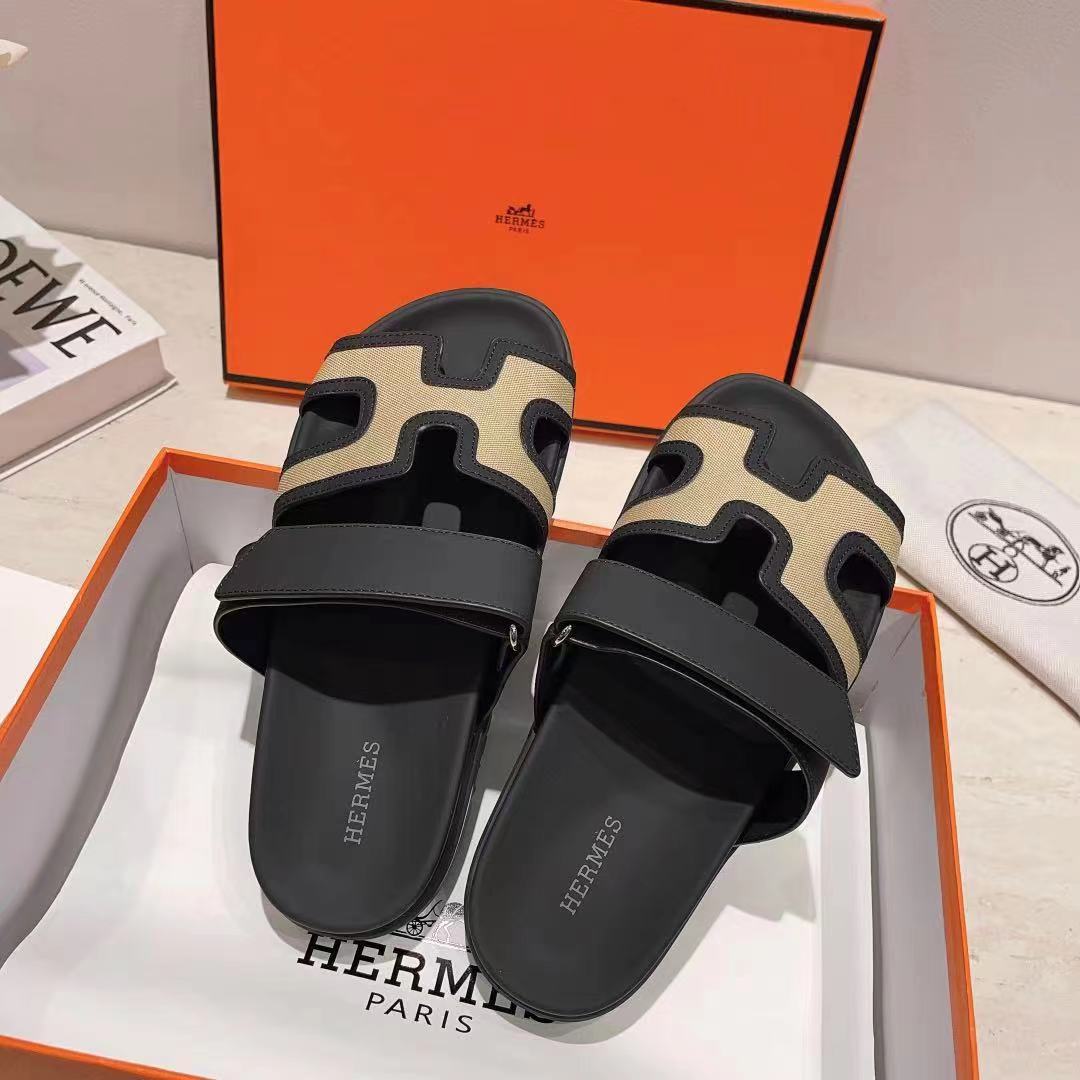 NO:237676,,HHERMES, the same style for men and women, the couple's second uncle shoes that have been popular recently - sandals, paired with various colorful socks, it is very fashionable. Imported mixed-bred sheepskin on the upper. Deer leather. Imported mixed-bred sheepskin inside. Outsole Tpu non-slip wear-resistant outsole. Size 35-40. Men's 41-46. Slippers, hermes, sandals, slippers, sheepskin, socks19860909,H家 HERMES 男女同款,最近火到不行的情侣款二舅鞋- 凉鞋,搭配各种彩色袜子,潮爆了 鞋面进口混种羊皮.鹿皮 内里进口混种羊皮 大底Tpu防滑耐磨大底 码数女35-40.男41-46,拖鞋,hermes,sandals,slippers,sheepskin,socks,Women's Shoes