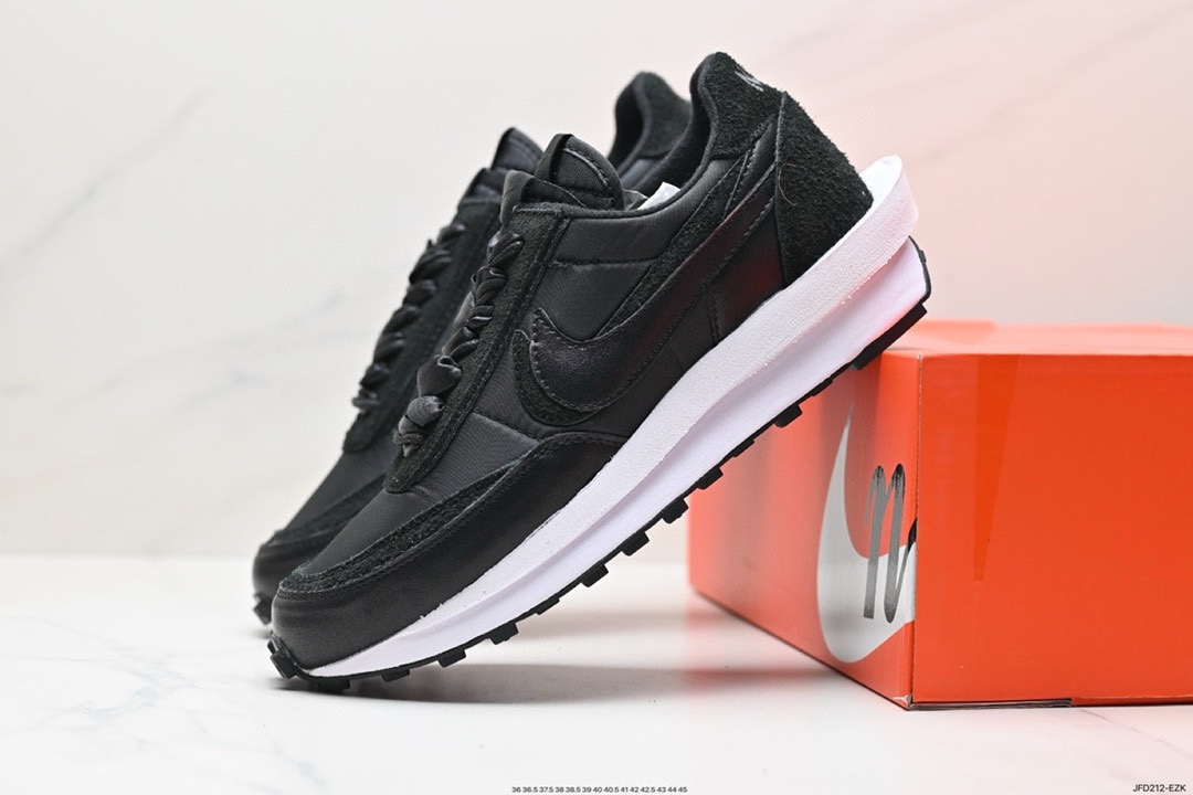 真标✅日式解构美学SACAI联名 × NIKE LDV Waffle重叠设计前卫华夫变形休闲慢跑鞋 蓝红黄sacai在SS19的发布会上展示了自己与Nike全新联名的系列,其中有两款鞋特别引人注目,这两款鞋均为混合鞋款,分别将Blazer与Dunk和Waffle Daybreak与LDV融为一体,采用了双鞋舌,双鞋带,双Swoosh的设计,并且每款鞋均有两种的配色方案. 货号:CN8898-002 ID:JKD262-FZE