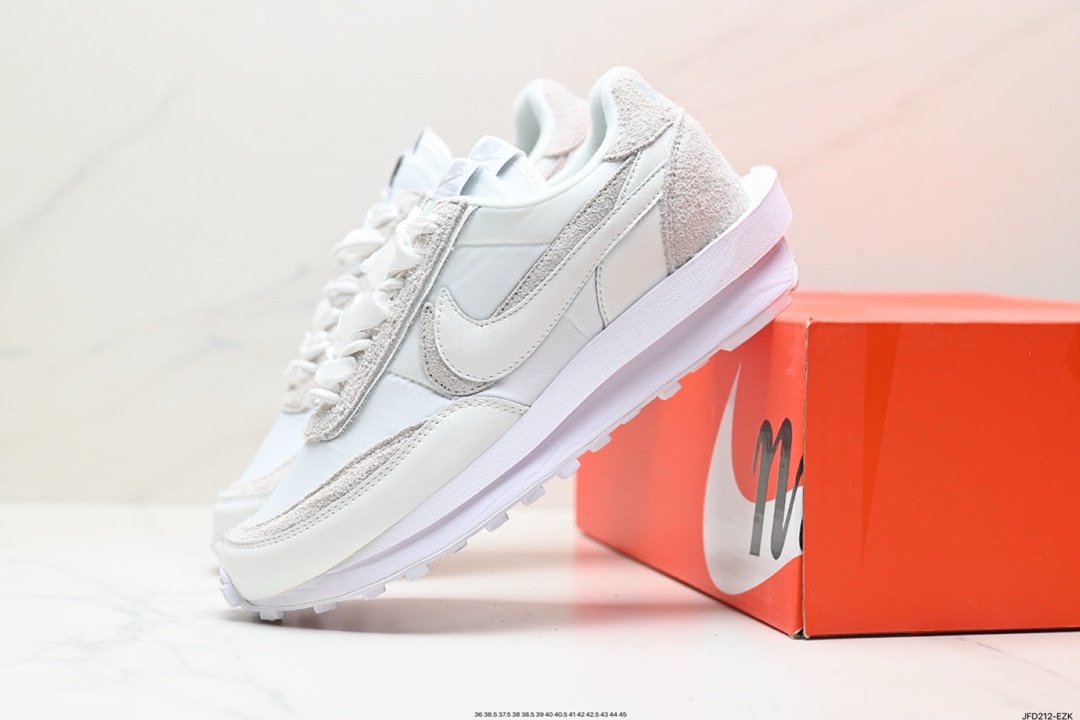 真标✅日式解构美学SACAI联名 × NIKE LDV Waffle重叠设计前卫华夫变形休闲慢跑鞋 蓝红黄sacai在SS19的发布会上展示了自己与Nike全新联名的系列,其中有两款鞋特别引人注目,这两款鞋均为混合鞋款,分别将Blazer与Dunk和Waffle Daybreak与LDV融为一体,采用了双鞋舌,双鞋带,双Swoosh的设计,并且每款鞋均有两种的配色方案. 货号:CN8898-002 ID:JKD262-FZE