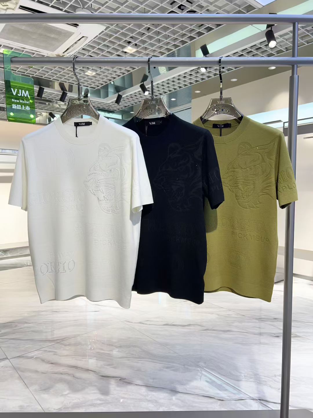 NO:527436,Di*r Di*ao New autumn and winter style men's knitted short sleeves!  High-end trendy products, and all the stars are chasing fashionable styles!  A single item that every major celebrity internet celebrities use to go out. The high-end custom mercerized cotton Yilite fabric has a delicate and soft feel, and the upper body is crisp and stylish. The brand logo design on the chest easily advances the sense of fashion, with extremely exquisite and rigorous workmanship, neat and meticulous wiring, and a masterpiece of a big brand designer!  Let you perfectly combine fashion and fashion. Size 48 - 56, maximum wearable 190 catties., T-shirt, alexander wang19860909Di*r 迪*奥 秋冬新款男士针织短袖！高端潮物,众星追捧时尚款！各大明星网红人手一件的出街单品.高级定制丝光棉伊力特面料,手感细腻柔软,上身挺括有型.胸前品牌logo设计,轻松将时髦感进阶,做工极为考究严谨,走线工整细致,大牌设计师巨作！让您时尚休闲与潮流完美结合.尺码48 - 56,最大可穿 190 斤.,,T-shirt,alexander wang,Men's clothing