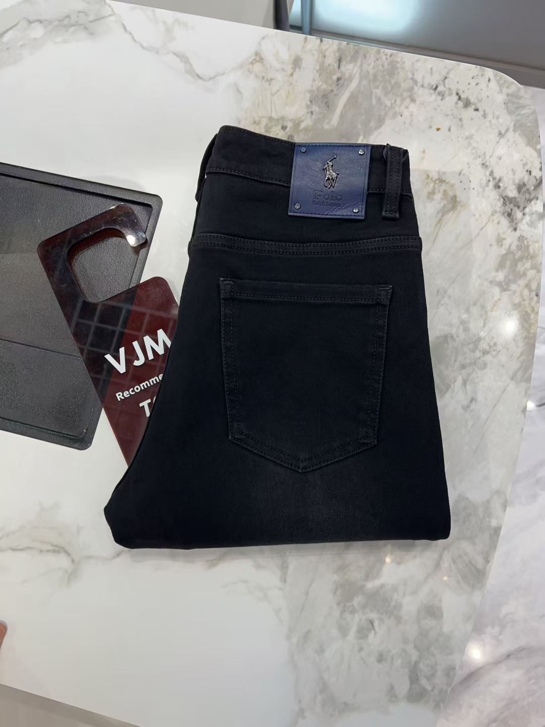 NO:547594,POLO 2025 autumn and winter new men's jeans. True classic, fashionable, durable and versatile style, no trend restrictions, high-end custom denim fabric, the fabric is washed with special garment and lightly hand-matte treatment, presenting a natural and mellow fresh effect, bringing a super soft touch, perfect combination and exquisite craftsmanship, the back pocket brand LOGO design perfectly echoes leather brand, full of luxury. Original tailoring, a must-have item for high-end series. Size 29 - 36 35.,,jeans,alexander wang19860909POLO 保*罗 2025 秋冬新款男士牛仔裤.真正的经典时髦耐穿百搭款,无潮流限制,高级定制牛仔布料,面料经特殊成衣水洗与轻微手工磨砂处理,呈现自然醇尚的清新效果,带来超赞的柔和触感,完美合体修身,工艺精湛考究,后袋品牌LOGO设计,与皮牌完美相呼应,奢华感十足.原版剪裁,高端系列必入单品.尺码29 - 36 35.,,jeans,alexander wang,Men's clothing