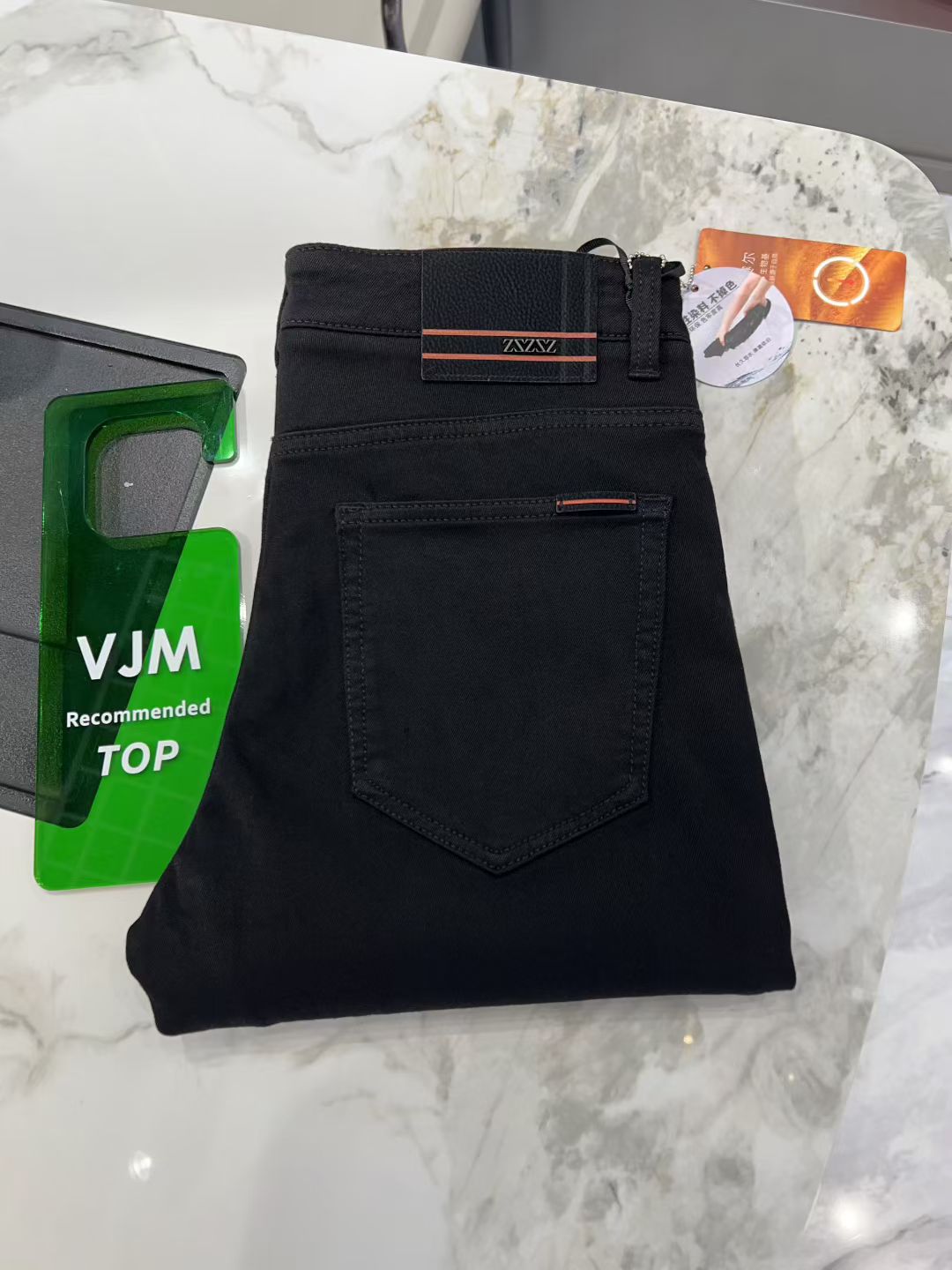 NO:527415,Zeg*a New autumn and winter men's jeans. True classic, fashionable, durable and versatile style, no trend restrictions, high-end custom denim fabric, the fabric is washed with special garment and lightly hand-matte treatment, presenting a natural and mellow fresh effect, bringing a super soft touch, perfect combination and exquisite craftsmanship, the back pocket brand LOGO design perfectly echoes leather brand, full of luxury. Original tailoring, a must-have item for high-end series. Size 29 - 36 35.,,zegna,jeans,alexander wang19860909Zeg*a 杰尼*亚 秋冬新款男士牛仔裤.真正的经典时髦耐穿百搭款,无潮流限制,高级定制牛仔布料,面料经特殊成衣水洗与轻微手工磨砂处理,呈现自然醇尚的清新效果,带来超赞的柔和触感,完美合体修身,工艺精湛考究,后袋品牌LOGO设计,与皮牌完美相呼应,奢华感十足.原版剪裁,高端系列必入单品.尺码29 - 36 35.,,zegna,jeans,alexander wang,Men's clothing