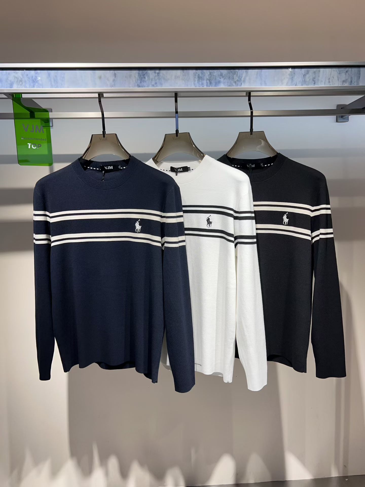 NO:547612,POLO Paul 2025 autumn and winter new men's casual knitted wool sweater. The latest cabinet-mounted series, on sale. From a big-name first-tier factory, the quality is perfect enough!  A very well-tuned item, high-end custom fabric, comfortable and breathable characteristics are highly favored. The whole body is full of LOGO design, and the upper body effect is excellent!  The original cut and the details show the style of a big brand. This season's equipment will be collected with your eyes closed!  Size 48 - 56, maximum wearable 190 catties.,,alexander wang19860909POLO 保*罗 2025 秋冬新款男士休闲针织羊毛衫.最新上柜系列,在售系列.来自大佬级的一线工厂,品相足够完美！非常有调调的一款单品,高级定制面料,舒适与透气特性备受青睐.通体满花LOGO设计,上身效果超赞！原版剪裁,细节尽显大牌范,这一季闭眼就收的装备！尺码48 - 56,最大可穿190斤.,,alexander wang,Men's clothing