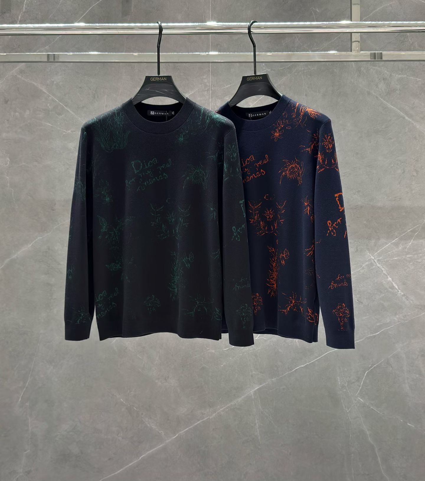 NO:614457,Di*r Di*'s 2025 new autumn and winter men's casual woolen sweaters, the latest series on the counter, the series on sale. It comes from a top-level first-line factory, and the quality is perfect!  A very stylish item, made of high-end custom-made fabrics, popular for its comfort and breathability. It has a full-body floral LOGO design, and the upper body effect is great!  The original tailoring, the details are full of big-name style, this season's equipment you can just close your eyes and put it away!  Size 48-56, can wear up to 190 pounds.,,alexander wang19860909Di*r 迪*奥 2025 秋冬新款男士休闲羊毛衫,最新上柜系列,在售系列.来自大佬级的一线工厂,品相足够完美！非常有调调的一款单品,高级定制面料,舒适与透气特性备受青睐.通体满花LOGO设计,上身效果超赞！原版剪裁,细节尽显大牌范,这一季闭眼就收的装备！尺码48- 56,最大可穿190斤.,,alexander wang,Men's clothing