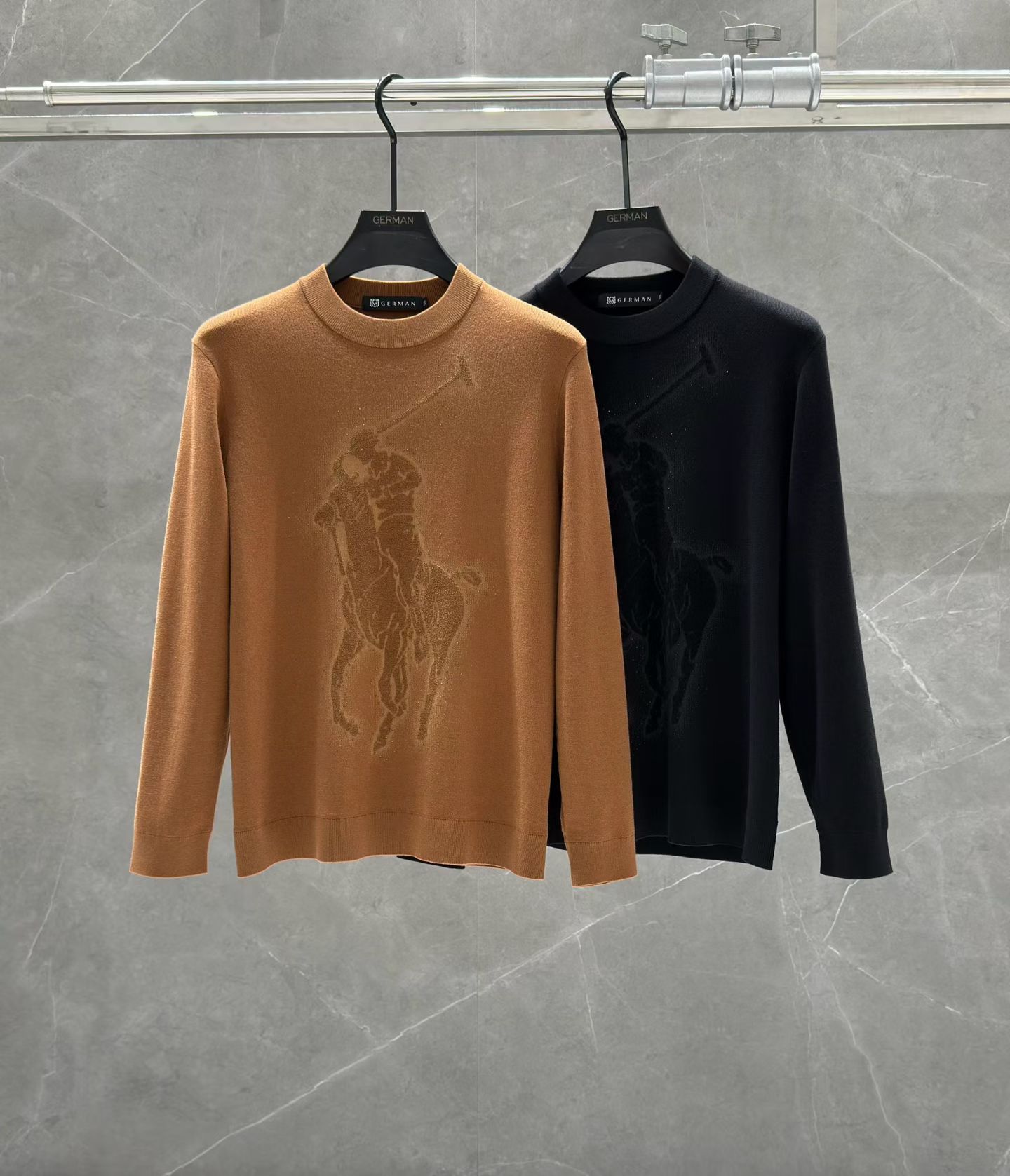 NO:614463,POLO 2025 autumn and winter new men's casual woolen sweater, the latest series on the counter, the series on sale. From the first-line factory of the big boss, the quality is perfect!  A very stylish item, made of high-end custom-made fabrics, popular for its comfort and breathability. It has a full-body floral LOGO design, and the upper body effect is great!  The original tailoring, the details are full of big-name style, this season's equipment you can just close your eyes and put it away!  Size 48-56, can wear up to 190 pounds.,,alexander wang19860909POLO 保*罗 2025 秋冬新款男士休闲羊毛衫,最新上柜系列,在售系列.来自大佬级的一线工厂,品相足够完美！非常有调调的一款单品,高级定制面料,舒适与透气特性备受青睐.通体满花LOGO设计,上身效果超赞！原版剪裁,细节尽显大牌范,这一季闭眼就收的装备！尺码48- 56,最大可穿190斤.,,alexander wang,Men's clothing