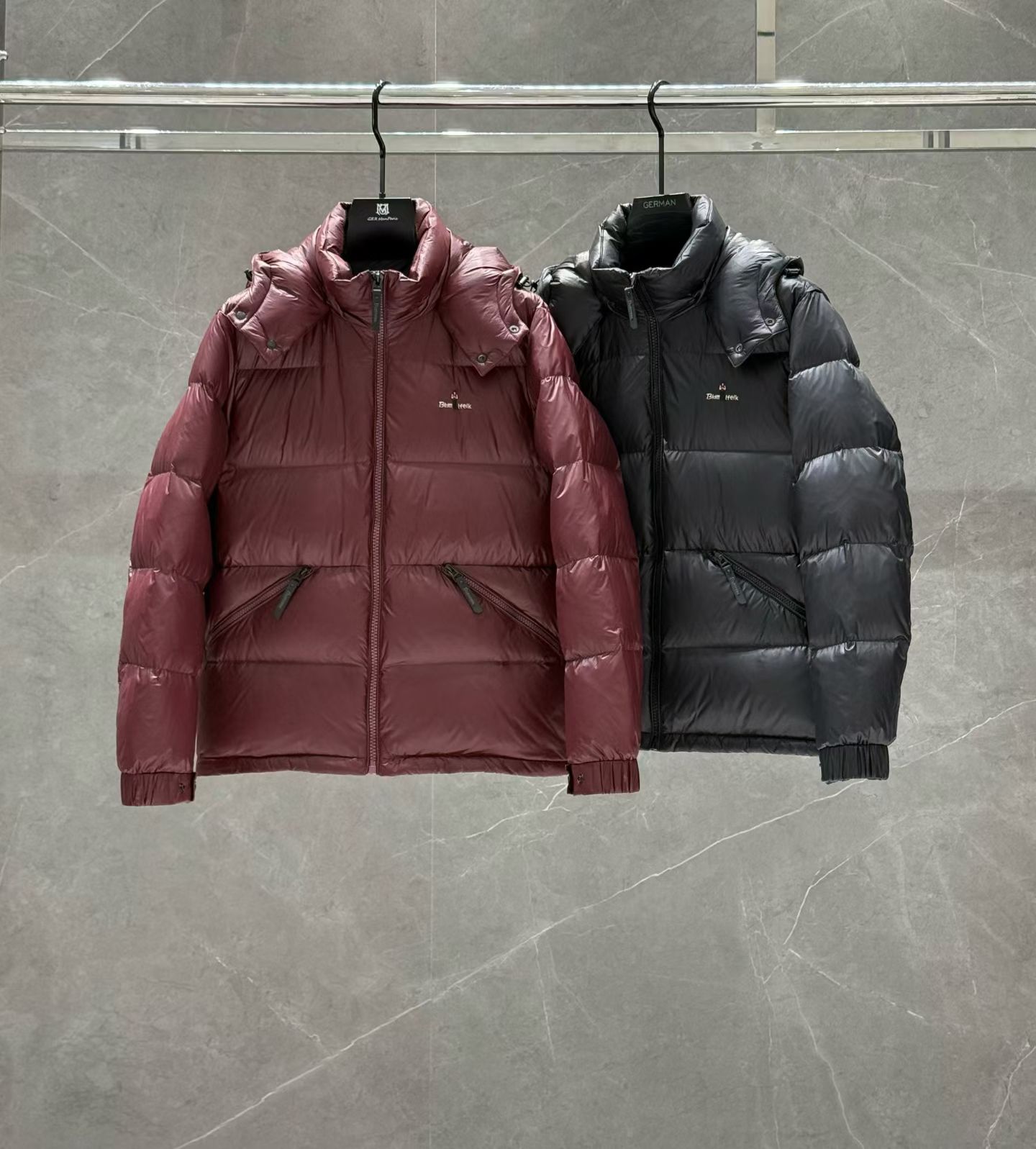 NO:598256,*** 2025 new winter men's hooded down jacket, high-quality design, is a must-have item for any man, handsome and handsome. Heavy craftsmanship, 90 down filling, but the fashion stance remains firm, first-class texture, crisp and slim. Classic flip down jacket, mature and stable style, fine texture, good gloss, and very clear texture, simple and elegant style, strong fashion, version leading the current trend, very good upper body effect, novel fabric, soft feel  Fearless and changeable, blooming in comfort and uniqueness. Confidently walk the way of urban men's spring clothing. Multi-touch fabric selection, showing eclectic charm. The upper body will not have any wrinkles, the fit is excellent, the upper body is stylish and handsome, customized accessories are iconic, details determine success or failure. Colors and colors, sizes 48 - 56, can be worn up to 190 pounds.,, jackets & coats, down jacket, hats, alexander wang19860909*** 2025年冬季新款男士连帽羽绒服外套,高品质设计,是任何男人都必备的王牌好货,帅气爆表.重工艺直冲工艺,90绒填充,但时尚立场坚挺如故,质感一流,挺括修身.经典翻款羽绒服,成熟稳重风,质感细腻,光泽感佳,且纹理非常清晰,款式简洁大气,时尚度强、版型引领当前趋势,上身效果非常好,面料新颖,手感软 无畏多变,舒适与独特中绽放.自信游走都市型男春装之道.多重触感的面料选择,彰显不拘一格的魅力上身不会有任何褶皱,版型极好,上身有型帅气,定制辅料带有标志性,细节决定成败.颜色图色 尺码48 - 56 最大可穿到190斤.,,jackets & coats,down jacket,hats,alexander wang,Men's clothing