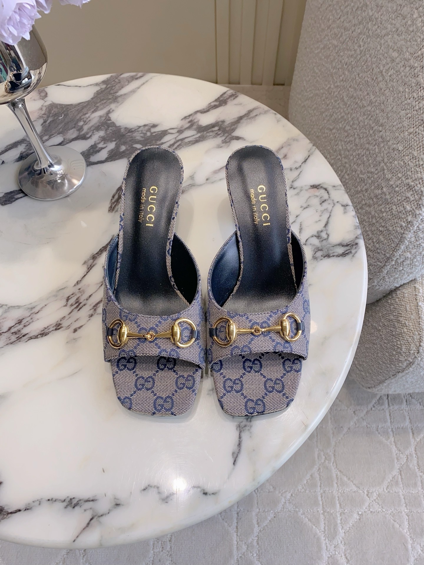 NO:816524,Gucc* new high-heeled sandals, classic horsebit decoration, versatile and durable, the upper leg will become longer in seconds, sheepskin/cloth upper, sheepskin lining, Italian genuine leather outsole, heel height 5cm, size 35-39 (40 41 42 customized), high-heeled shoes, gucci, high heels, slippers, sheepskin, Leather soles19860909Gucc*新款高跟凉拖鞋 经典马衔扣装饰百搭耐看 上脚秒变大长腿 鞋面羊皮/布面 内里垫脚羊皮 意大利真皮大底 跟高5cm 尺码35-39（40 41 42定做）,高跟鞋拖鞋,gucci,high heels,slippers,sheepskin,Leather soles,Women's Shoes
