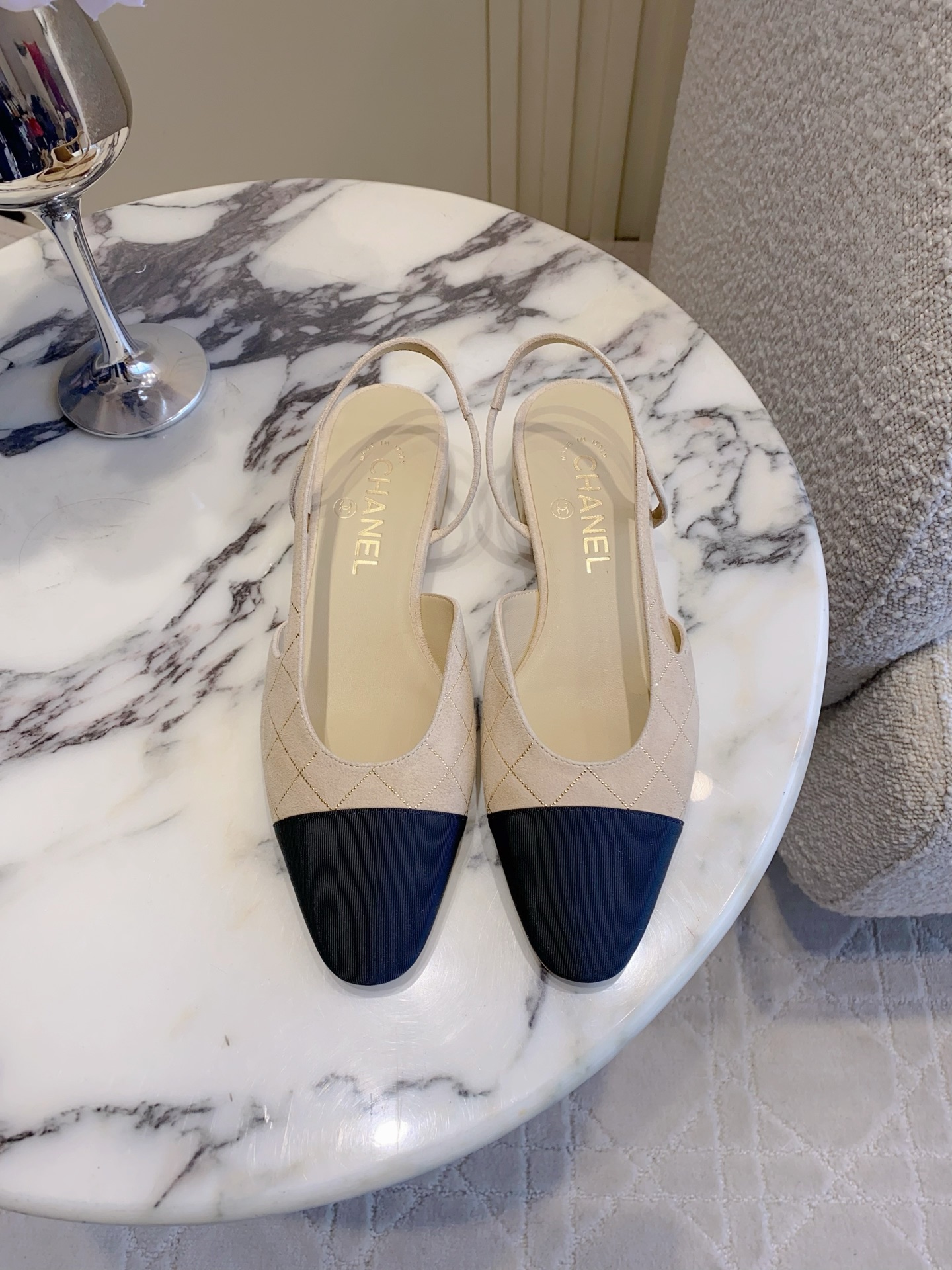 NO:749088,Top purchase version CHANE* new rhinestone Slingback back hollow shoes, classic, simple and versatile, easy to wear and timeless, perfect comfort, original Yangjing hot diamond upper, top grade sheepskin lining, Italian genuine leather outsole, flat bottom/5.5cm, size 35-41, sandals, chanel, sandals, sheepskin, sheep, Leather soles19860909顶级代购版本 CHANE*新款菱格水钻Slingback后空鞋 经典简约百搭 好穿不过时 舒适度满分 鞋面羊京原版烫钻 内里垫脚顶级羊皮 意大利真皮大底 平底/5.5cm 尺码35-41,凉鞋,chanel,sandals,sheepskin,sheep,Leather soles,Women's Shoes