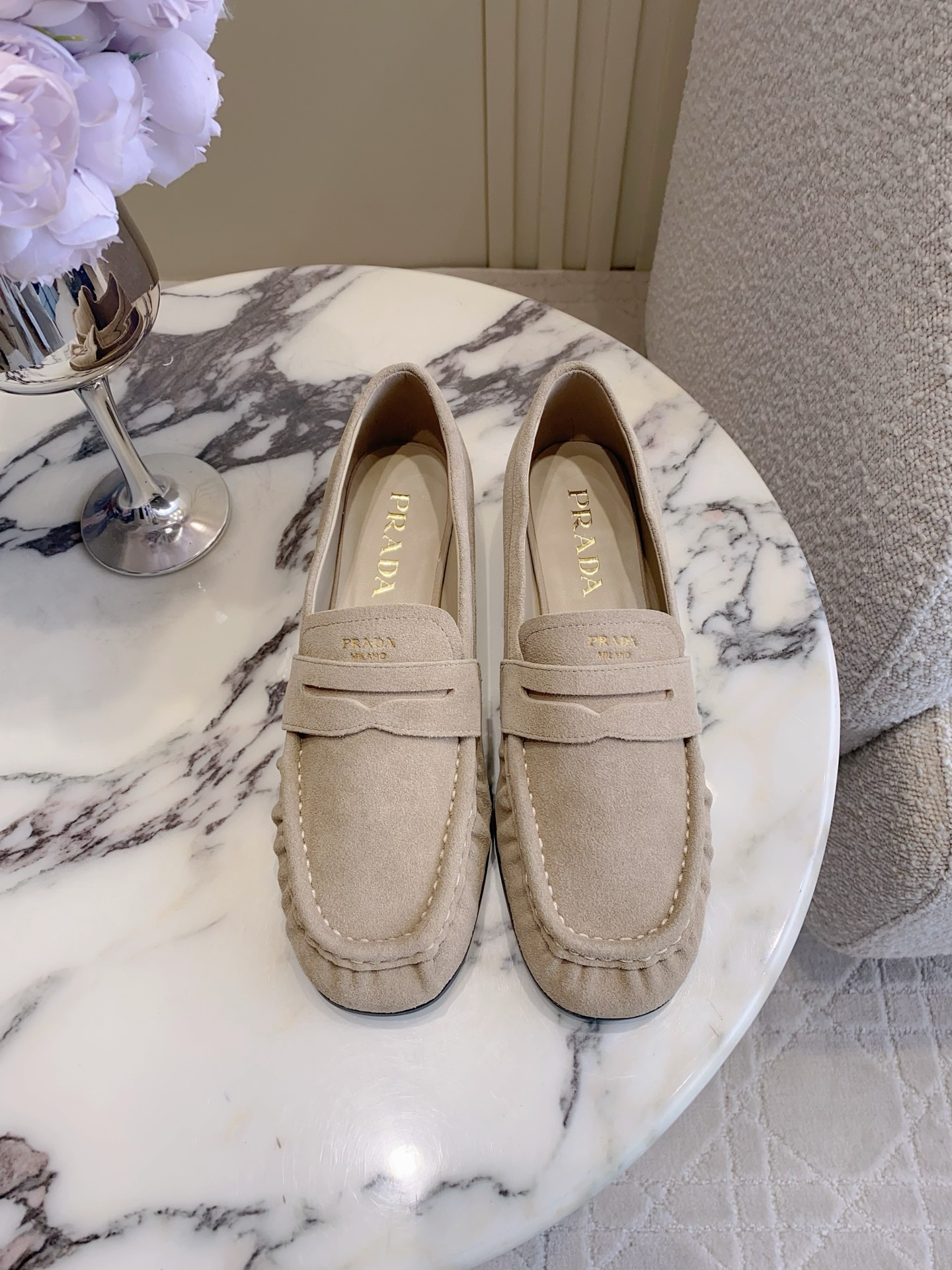 NO:760037,Prad* new pleated loafers, simple and elegant, versatile style, soft and comfortable, lambskin upper, sheepskin lining, original molded outsole, size 35-39 (40 41 customized), loafers, prada, loafers, sheepskin19860909Prad*新款打褶乐福鞋 简约大气 万年百搭款 柔软舒适 鞋面小羊皮 内里垫脚羊皮 原版开模大底 尺码35-39（40 41定做）,乐福鞋,prada,loafers,sheepskin,Women's Shoes