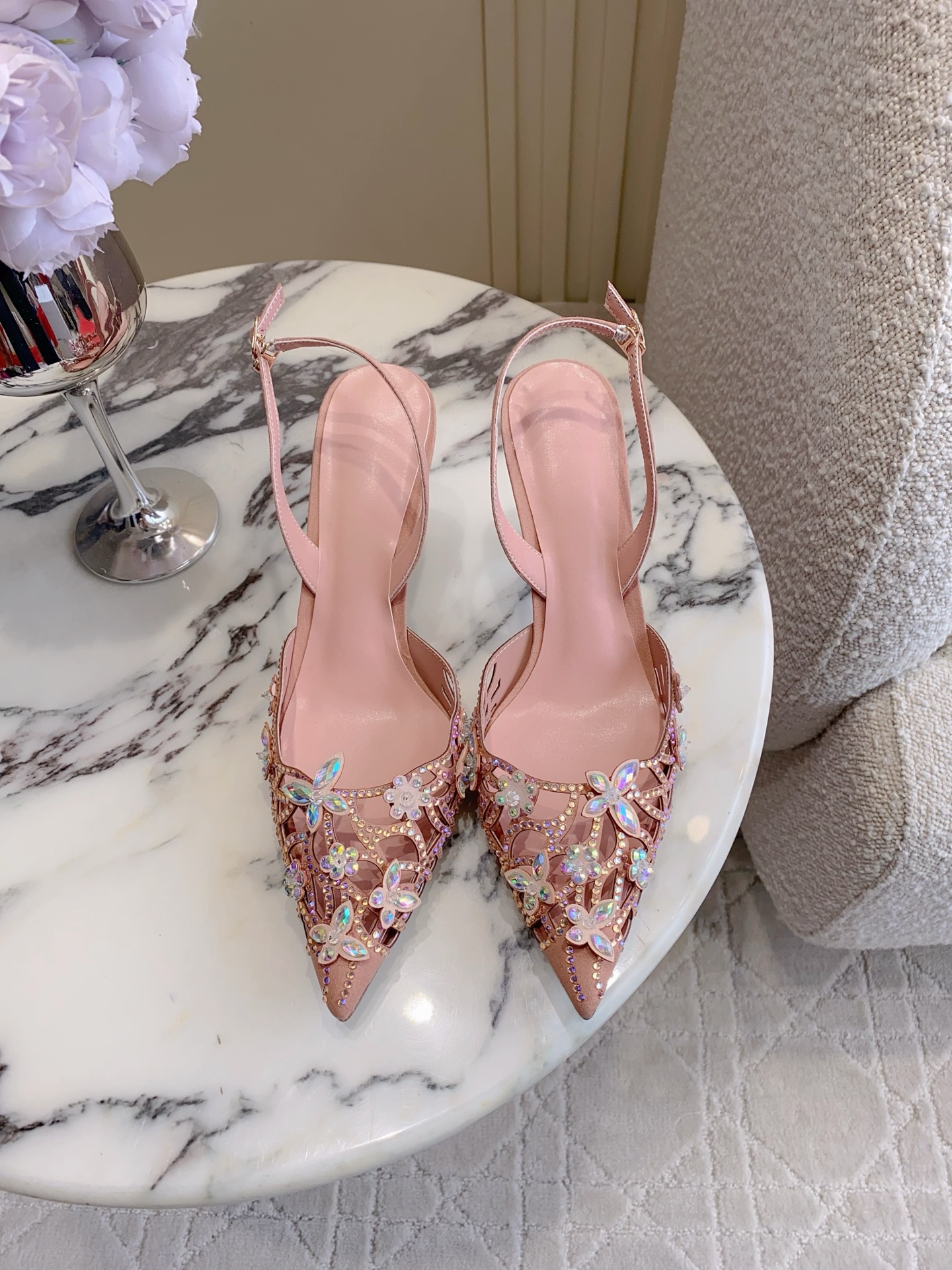 NO:788303,Ren* Caovill* Heavy Industry Crystal Hollow Series High Heels, bling bling, exquisite and attractive, can be called handicrafts, hollow uppers are hand-made with crystals, sheepskin lining, Italian genuine leather outsole, heel height 6.5cm, size 35-39 (34 40 41 42 43 customized), high heels, high heels, sheepskin, Leather soles19860909Ren* Caovill*重工水晶镂空系列高跟鞋 bling bling精致逼人 堪称工艺品 鞋面镂空纯手工镶嵌水晶 内里垫脚羊皮 意大利真皮大底 跟高6.5cm 尺码35-39（34 40 41 42 43定做）,高跟鞋,high heels,sheepskin,Leather soles,Women's Shoes