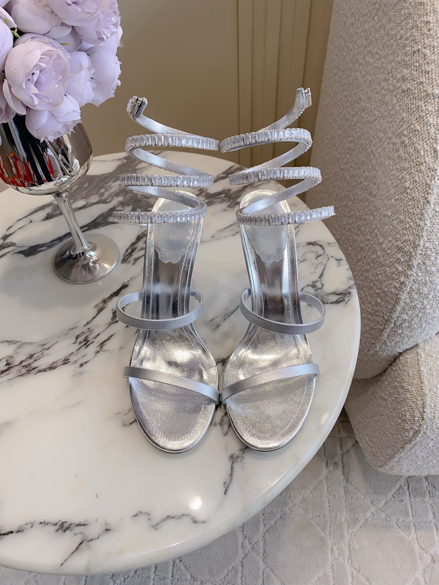 NO:788312,Ren* Caovill* new snake-shaped rhinestone high-heeled sandals. The ever-fairy snake-shaped strap wraps around the ankle. Exquisite and sparkling, showing unique details and dazzling marks~~ Sheepskin flash diamonds on the upper. Sheepskin lining on the feet. Italian leather outsole. Heel height 9.5cm. Size 35-39 (34 40 41 42 43 customized), high heels, sandals, high heels, sheepskin, Leather soles19860909Ren* Caovill*新款蛇形水钻高跟凉鞋 永远仙气十足的蛇形带环绕脚踝 精致闪耀 展现独特的细节与耀眼的印记～～ 鞋面羊皮闪钻 内里垫脚羊皮 意大利真皮大底 跟高9.5cm  尺码35-39（34 40 41 42 43定做）,高跟鞋,sandals,high heels,sheepskin,Leather soles,Women's Shoes