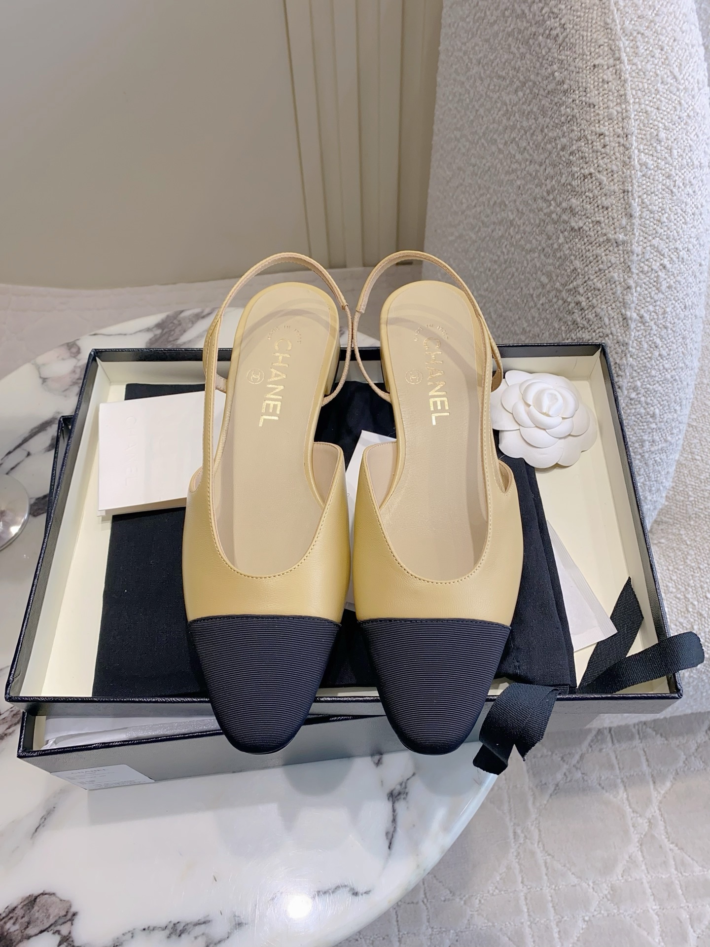 NO:781778,Top purchase version CHANE* classic Slingback back shoes, classic, simple and versatile, easy to wear and timeless, perfect comfort, original top lambskin upper, top sheepskin lining, Italian genuine leather outsole, flat bottom/5.5cm, size 35-41, sandals, chanel, sandals, sheepskin, Leather soles19860909顶级代购版本 CHANE*经典款Slingback后空鞋 经典简约百搭 好穿不过时 舒适度满分 鞋面原版顶级小羊皮 内里垫脚顶级羊皮 意大利真皮大底 平底/5.5cm 尺码35-41,凉鞋,chanel,sandals,sheepskin,Leather soles,Women's Shoes